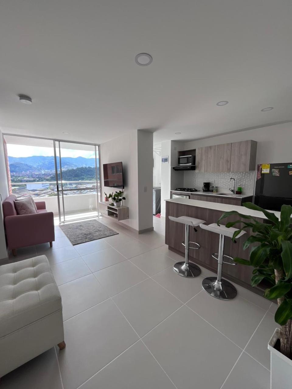 Hermoso Apto En Poblado Con Piscina Apartment Medellin
