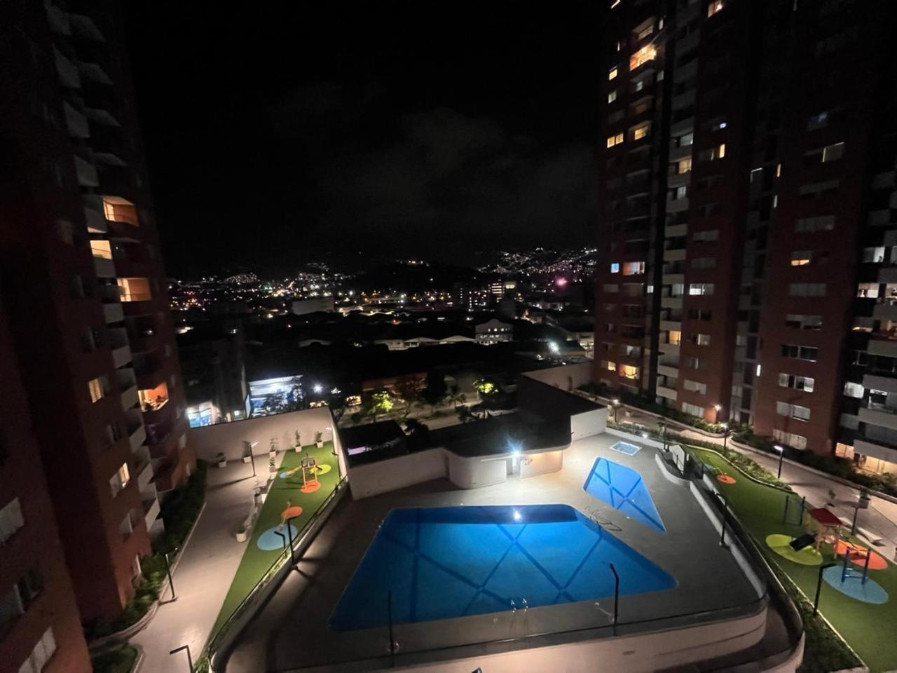 Hermoso Apto En Poblado Con Piscina Medellin