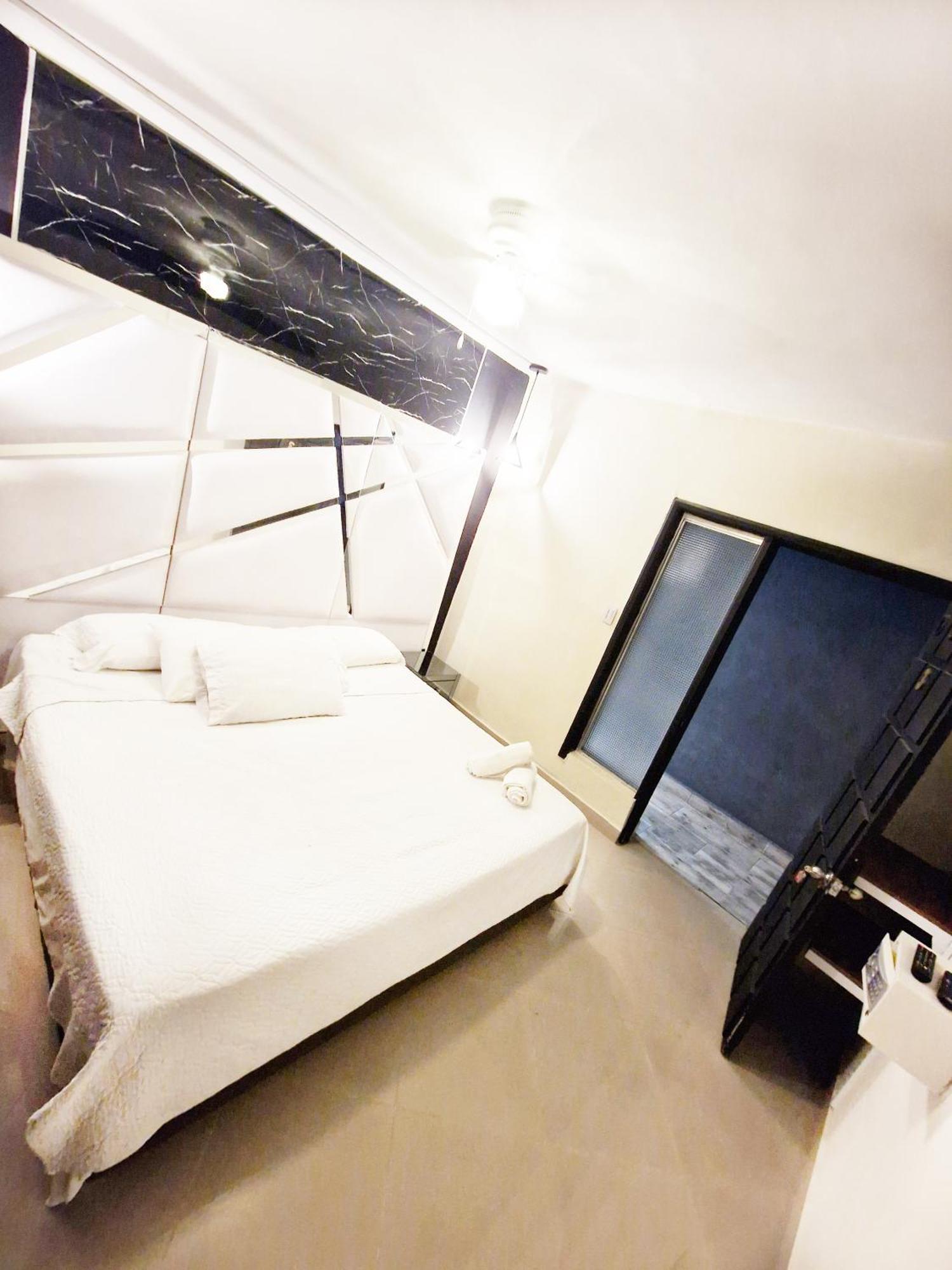 Apartment 7 Bedroom Spacious At Poblado Medellin