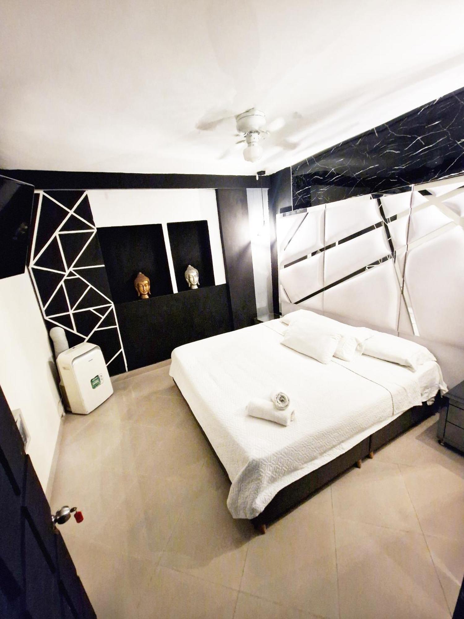 Apartment 7 Bedroom Spacious At Poblado *