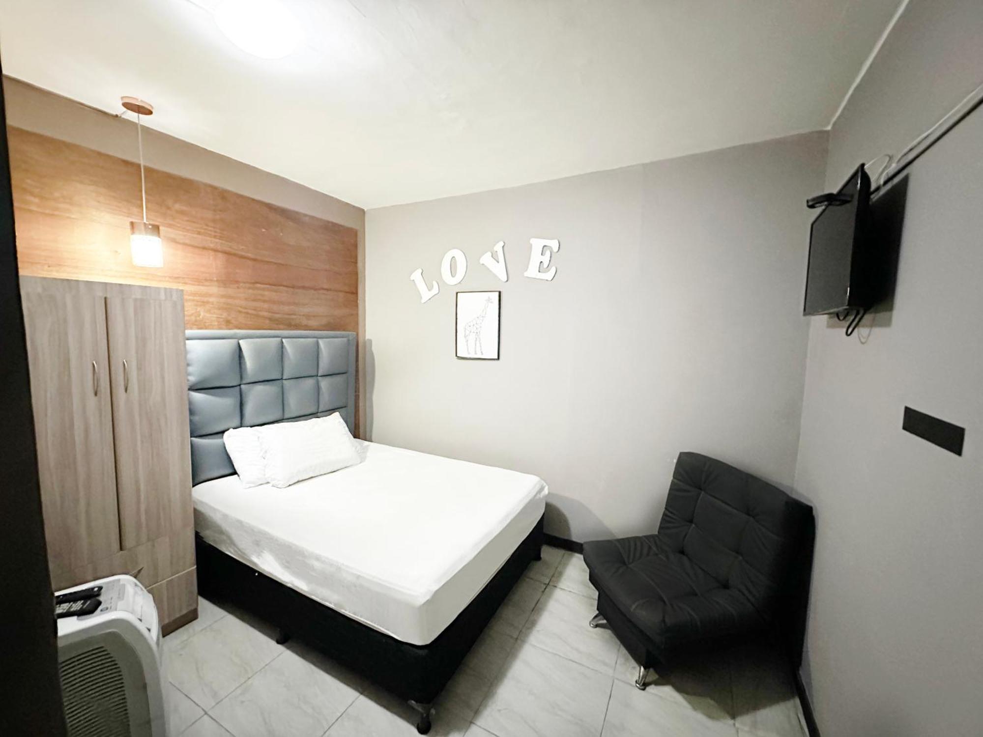 7 Bedroom Spacious At Poblado Apartment
