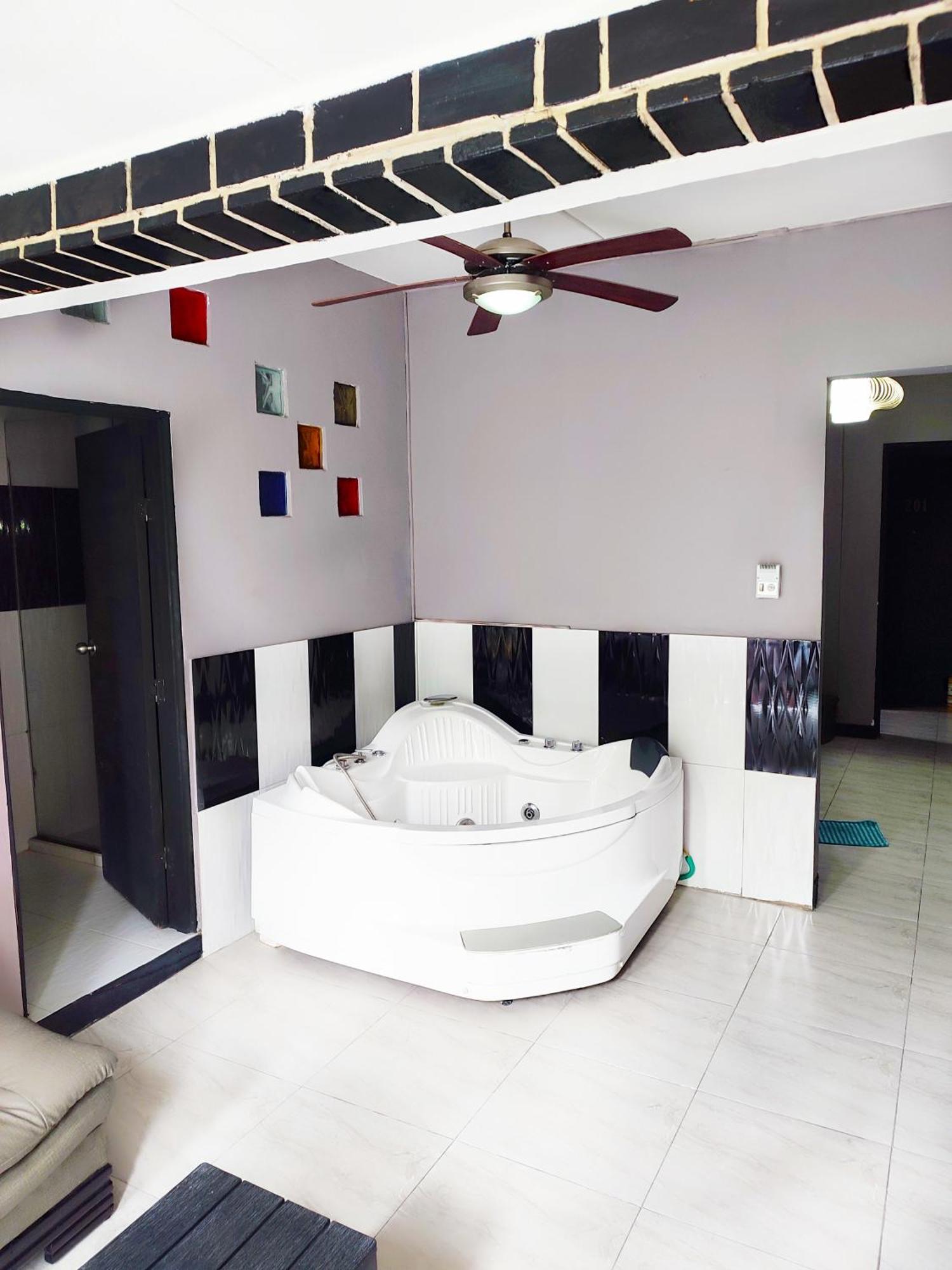 7 Bedroom Spacious At Poblado Apartment Medellin
