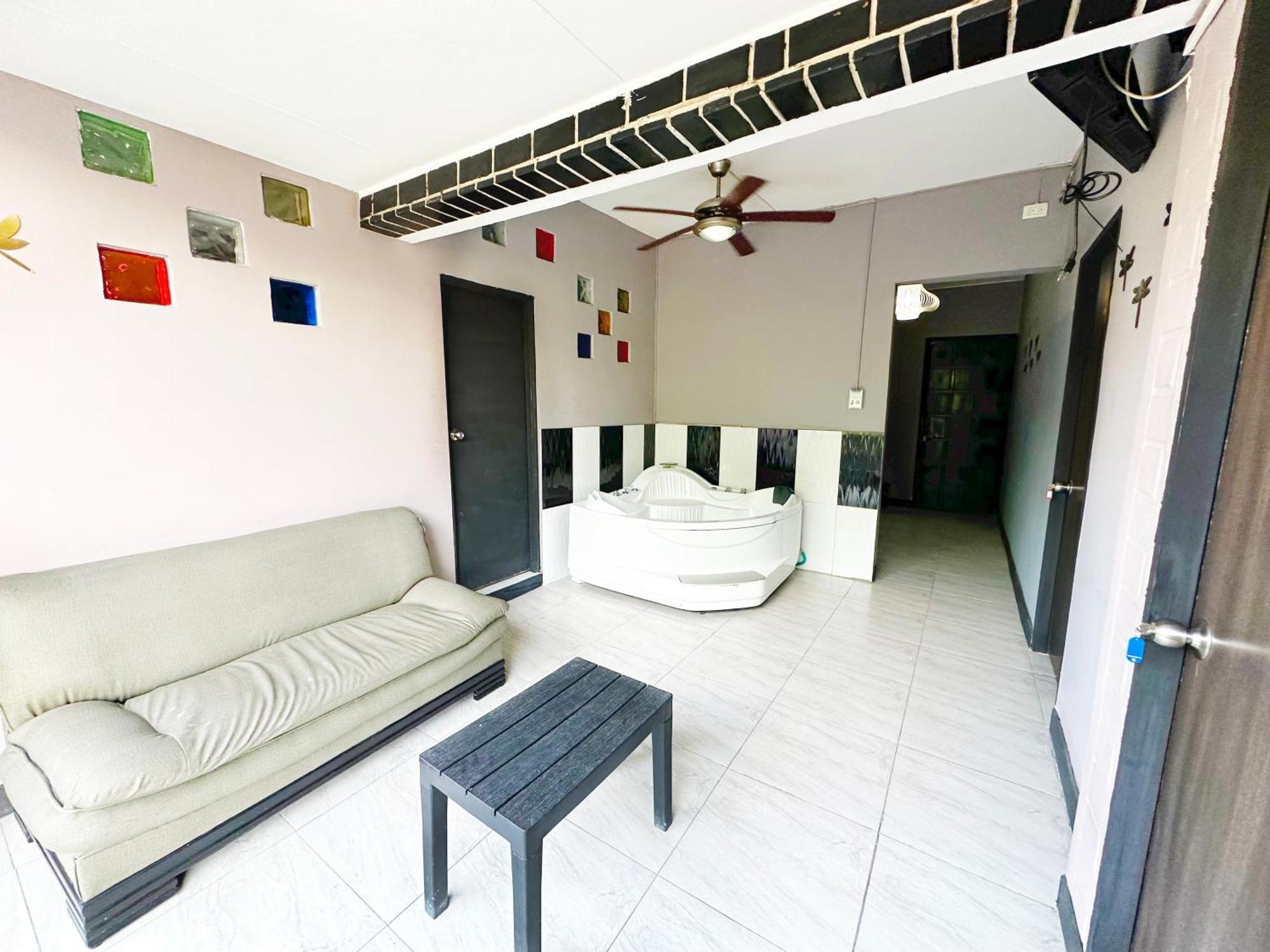 7 Bedroom Spacious At Poblado Medellin