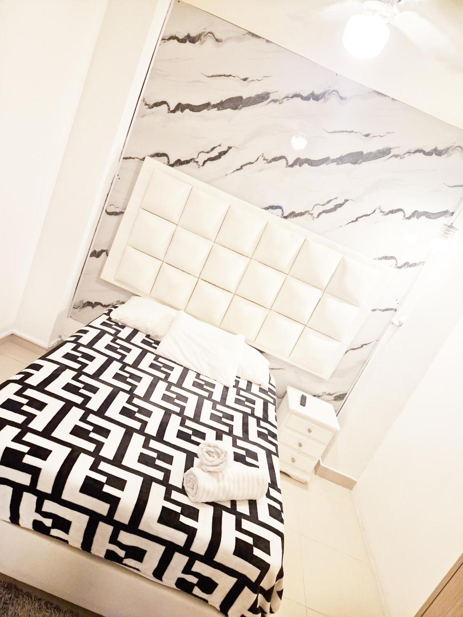 Apartment 7 Bedroom Spacious At Poblado Medellin