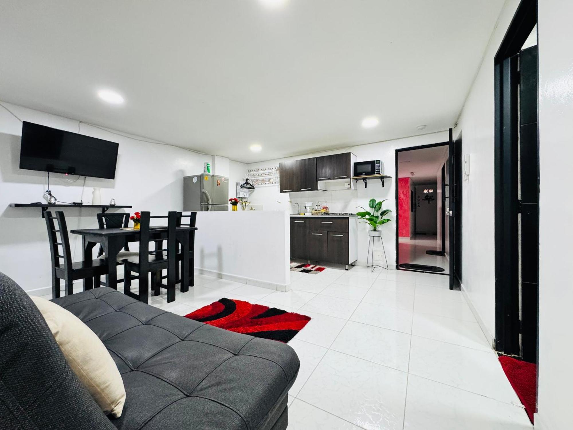 Victory Apartments: Cozy With Wi-fi & Shared Terrace In *
