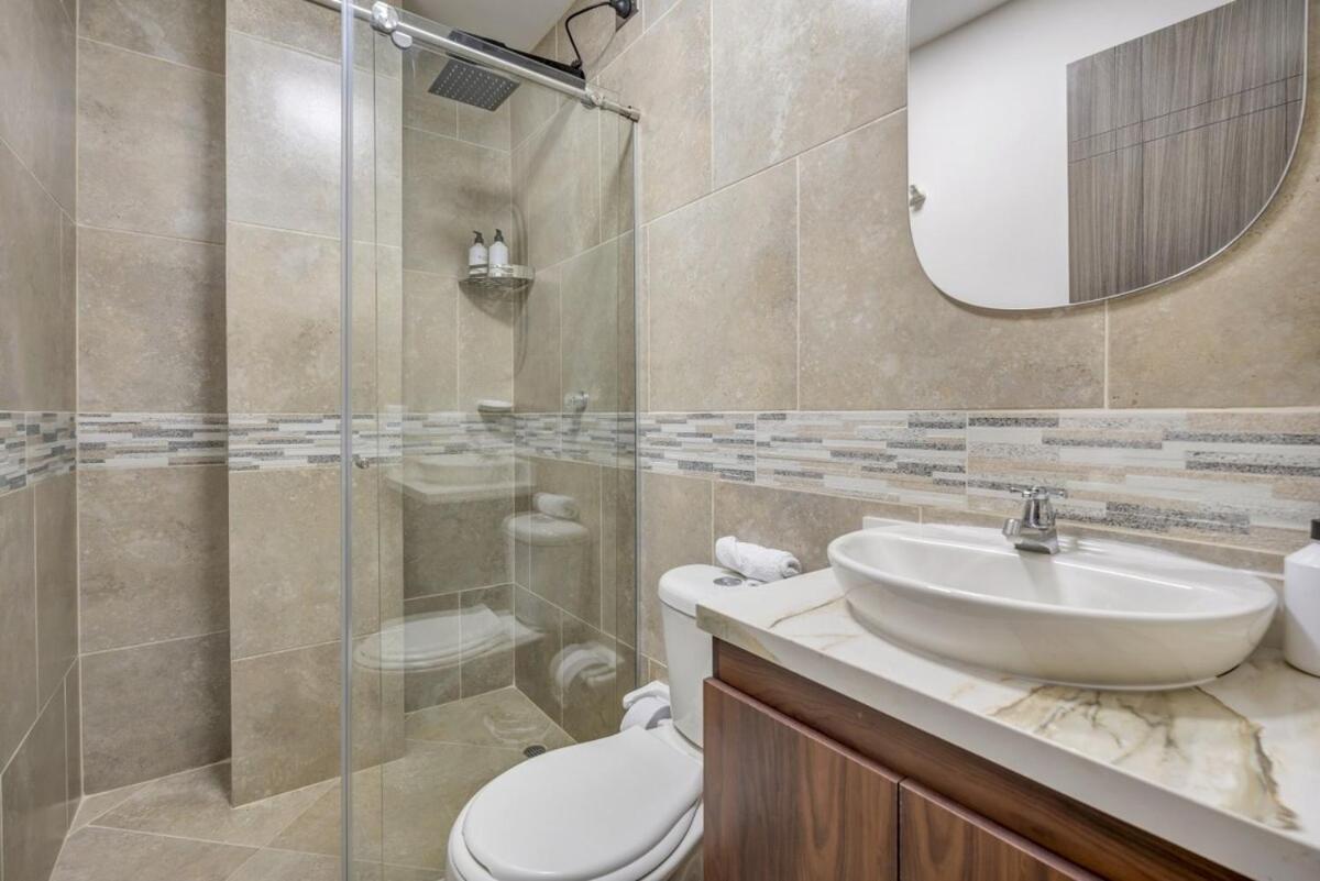 Apartment The H Hub By Housy Host