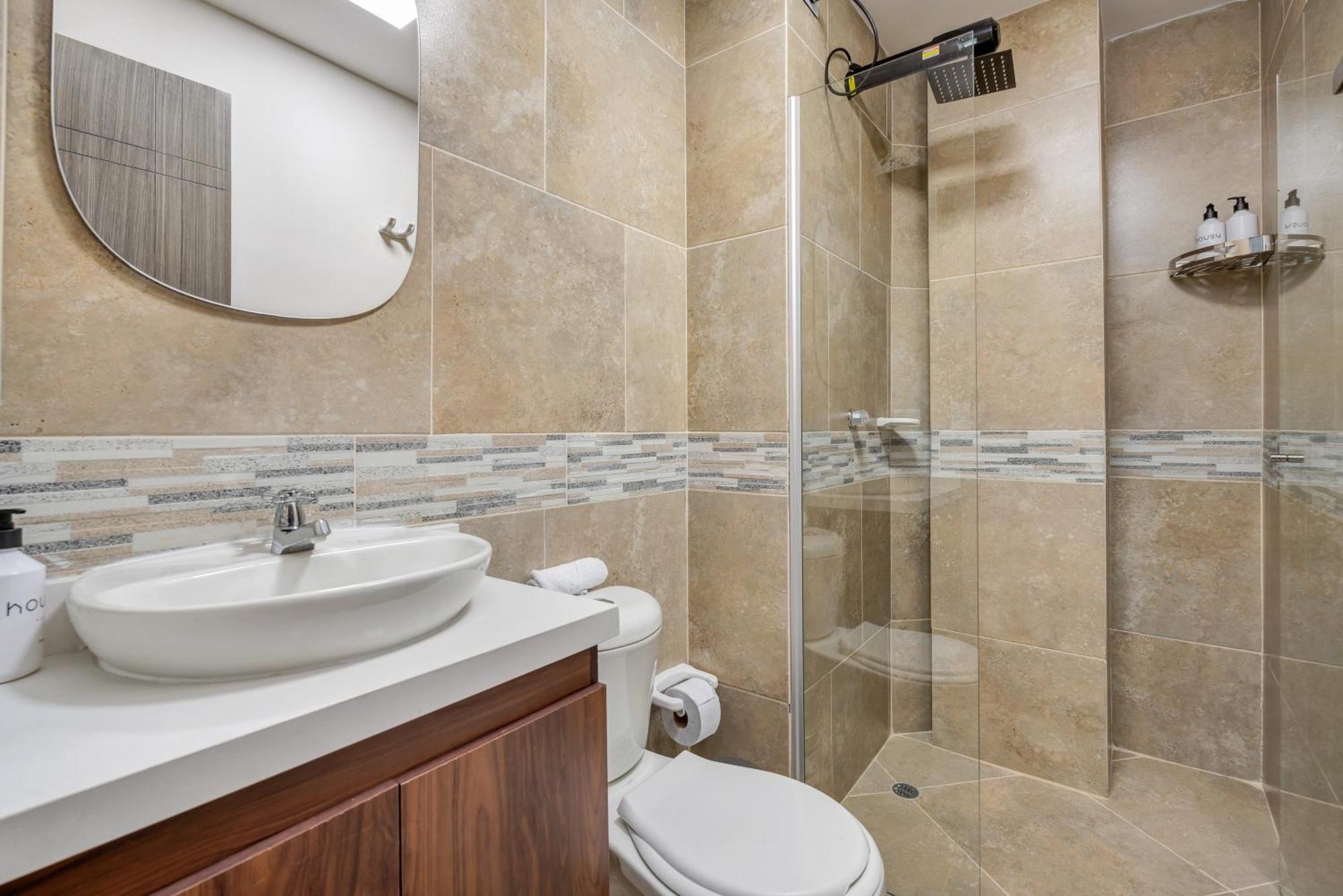The H Hub By Housy Host Apartment
