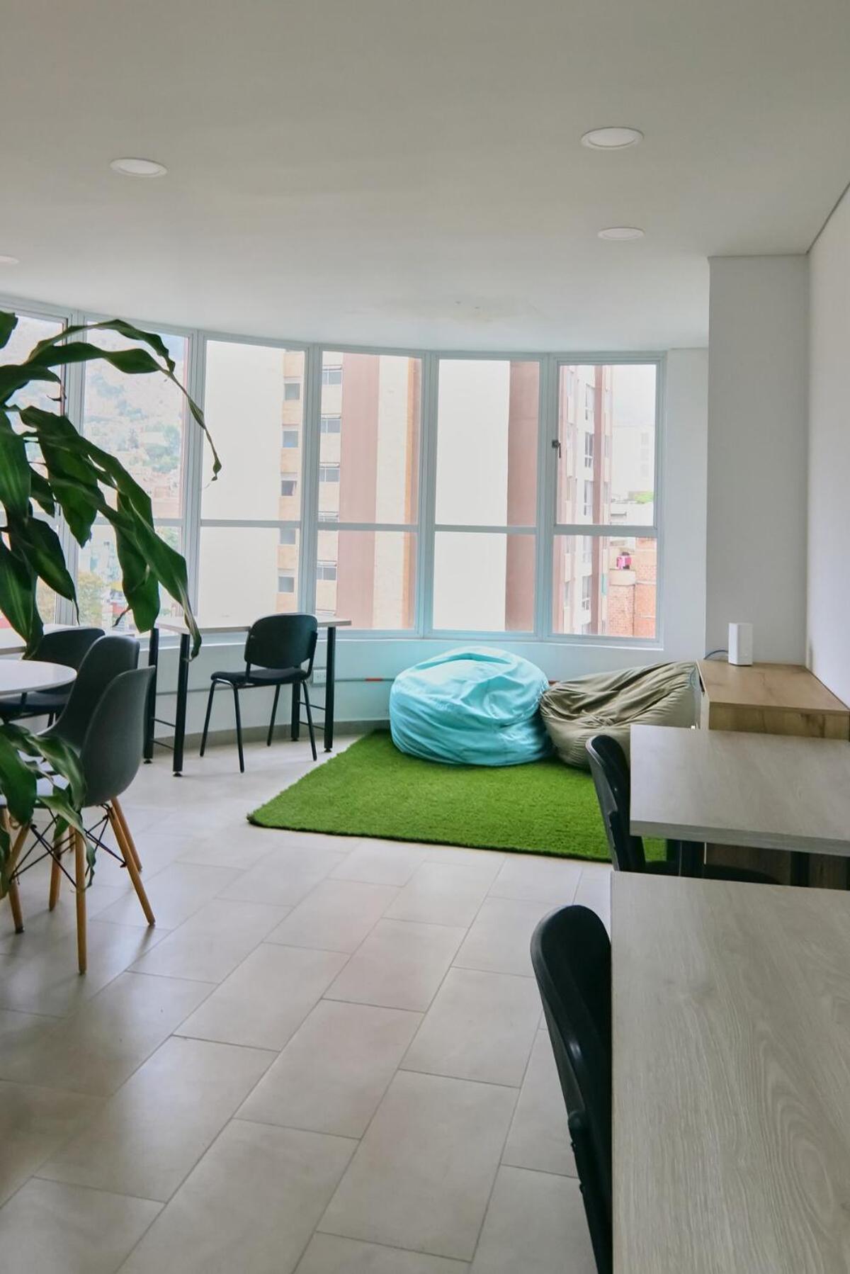 Apartment Modern Skyline -wifi, Gym, 24hr Security