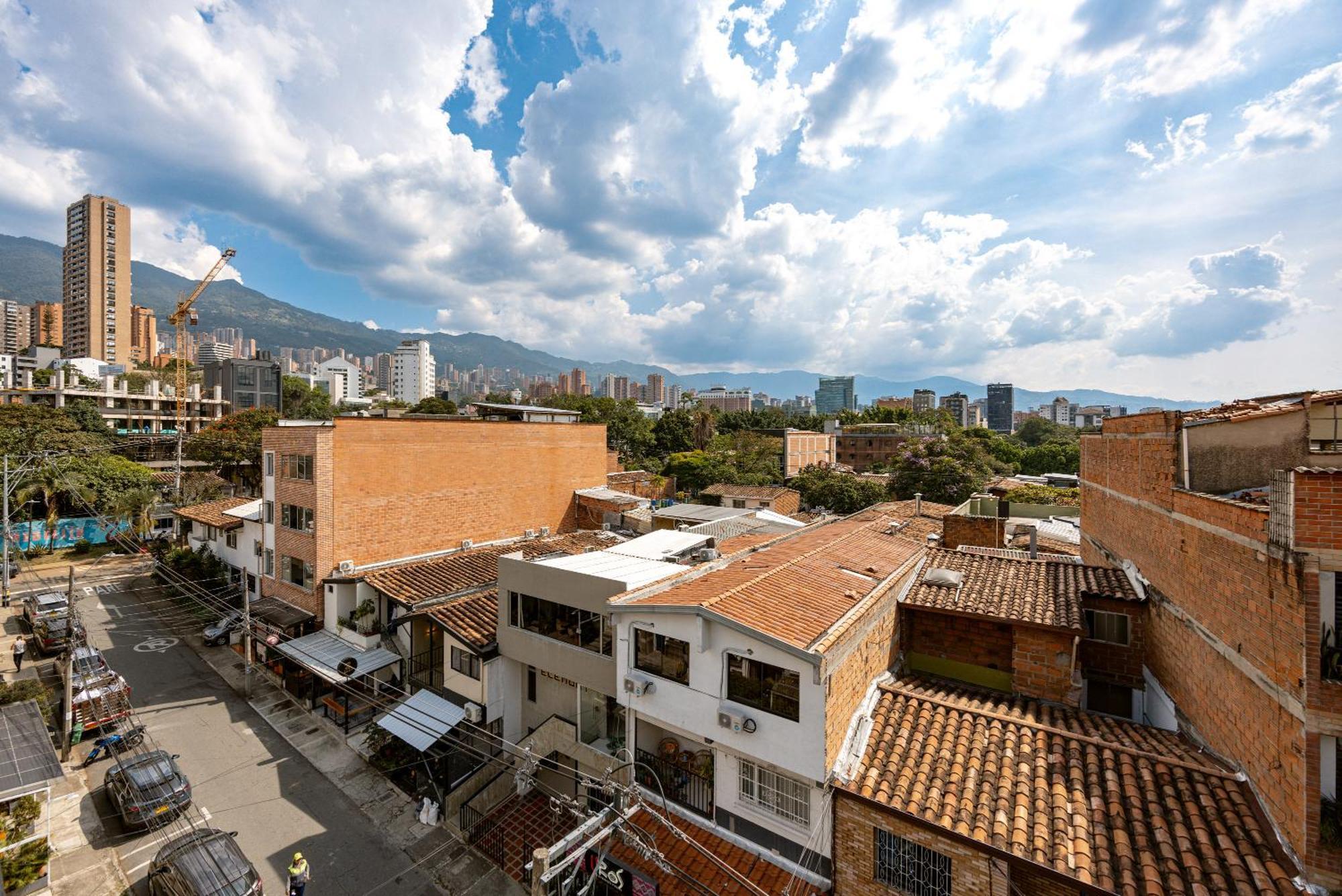 Aparthotel Stratasix *