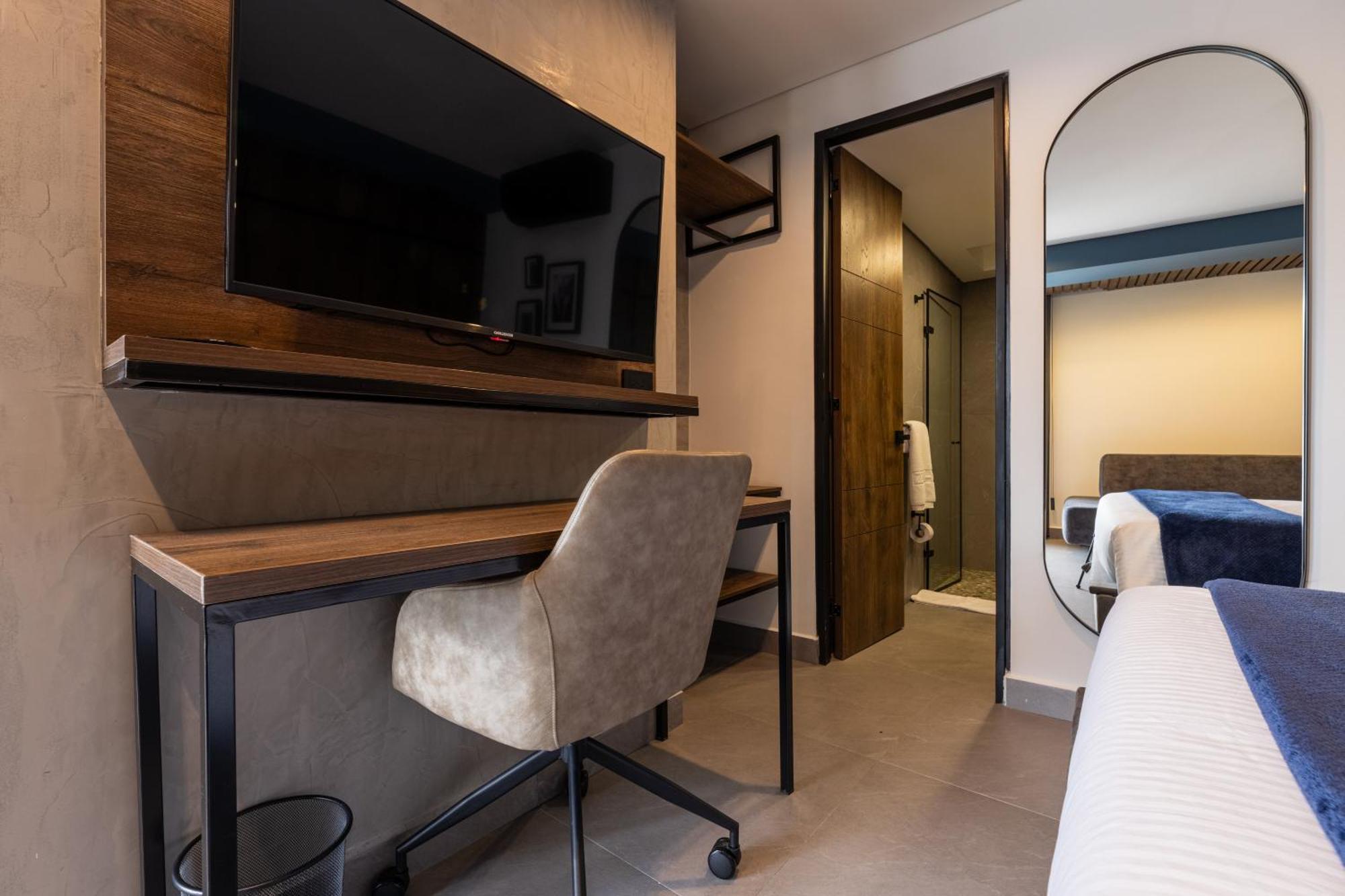 The Zoho Livin 4* Medellin