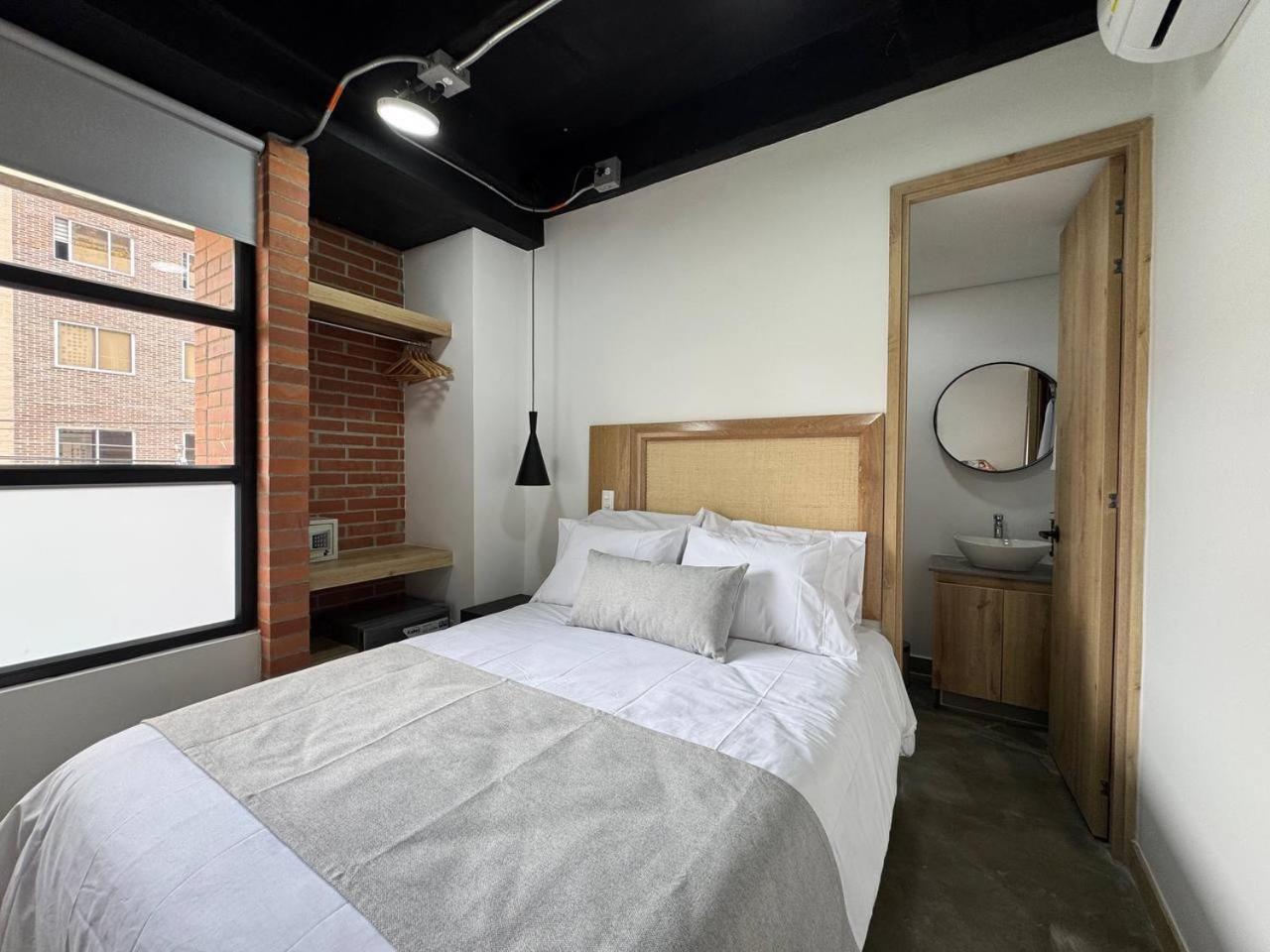 Hotel Akela Park *