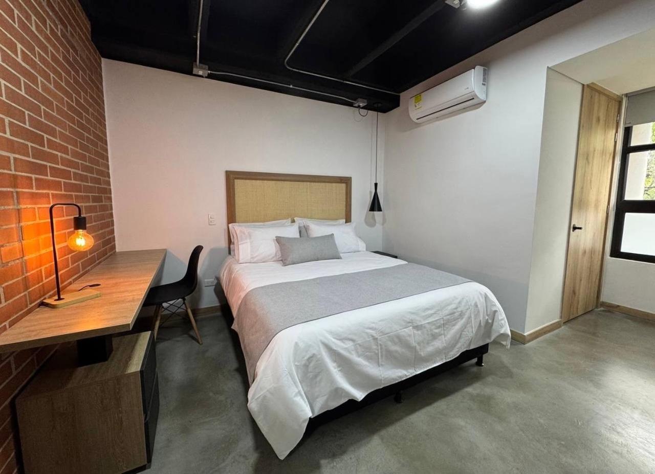 Hotel Akela Park