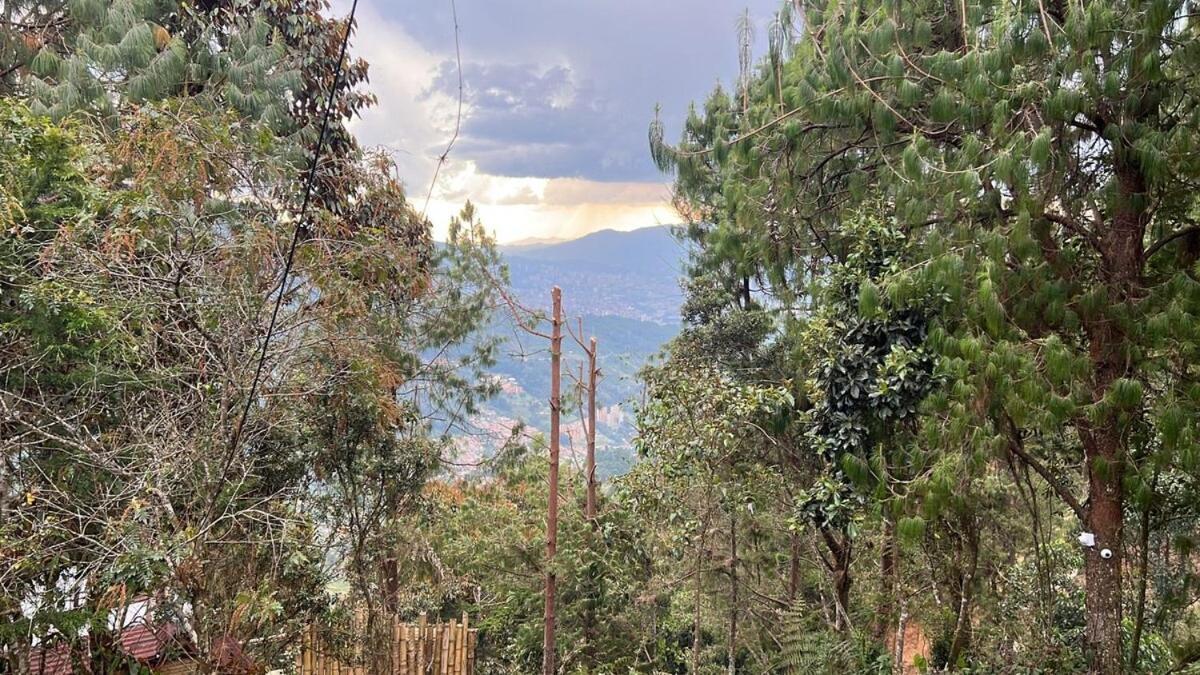 Con Jacuzzi, Masaje En Sitio Opcional Y Chimenea Romantica-santa Elena Medellin