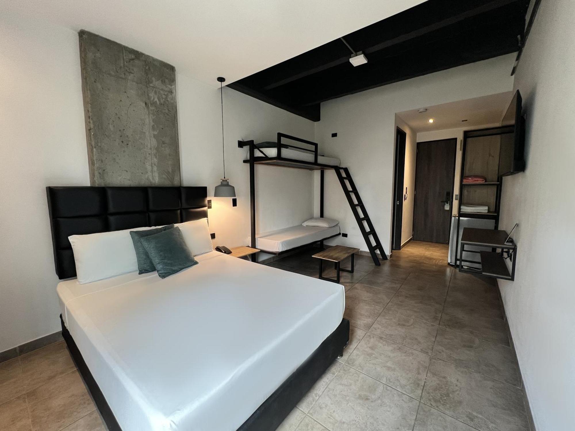 Aparthotel Con Piscina