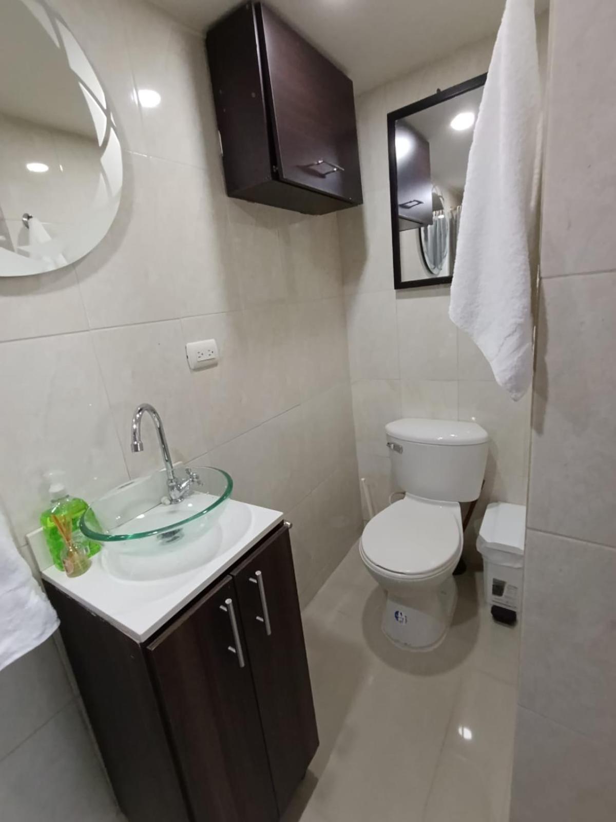 Apartment Modern Near Lleras Park