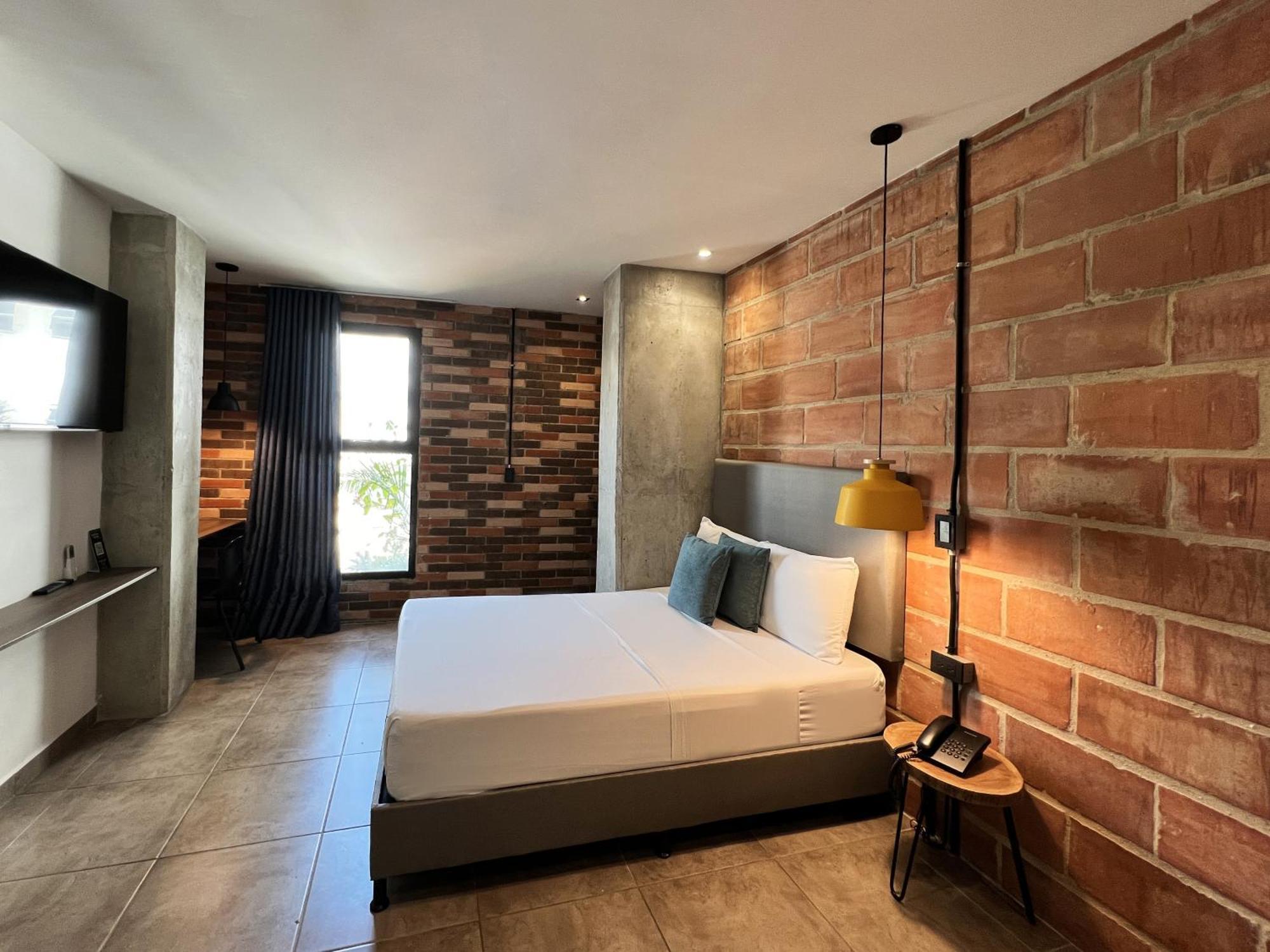 Aparthotel Con Piscina