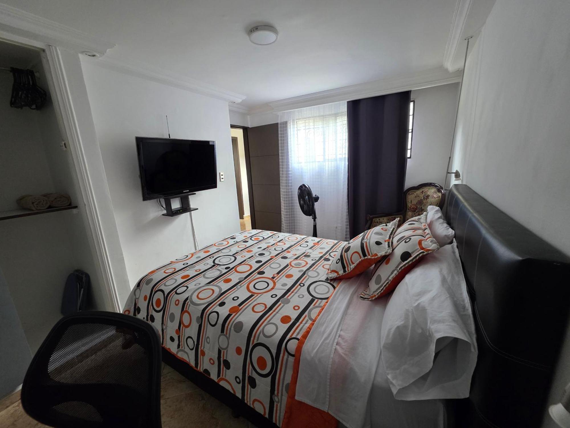 Entero A 800metros Estación Poblado Apartamento *