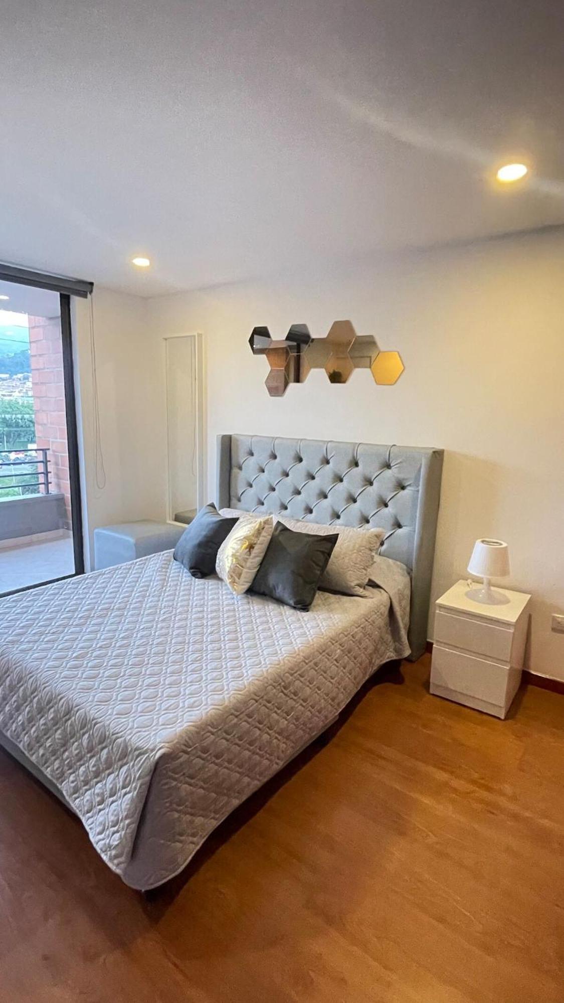 Aparta Estudio Muy Bien Ubicado * Medellín