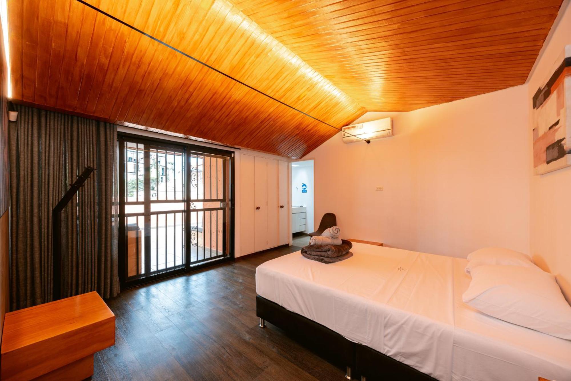5br Poblado Close To Lleras Jacuzzi Cinema Ac Medellín