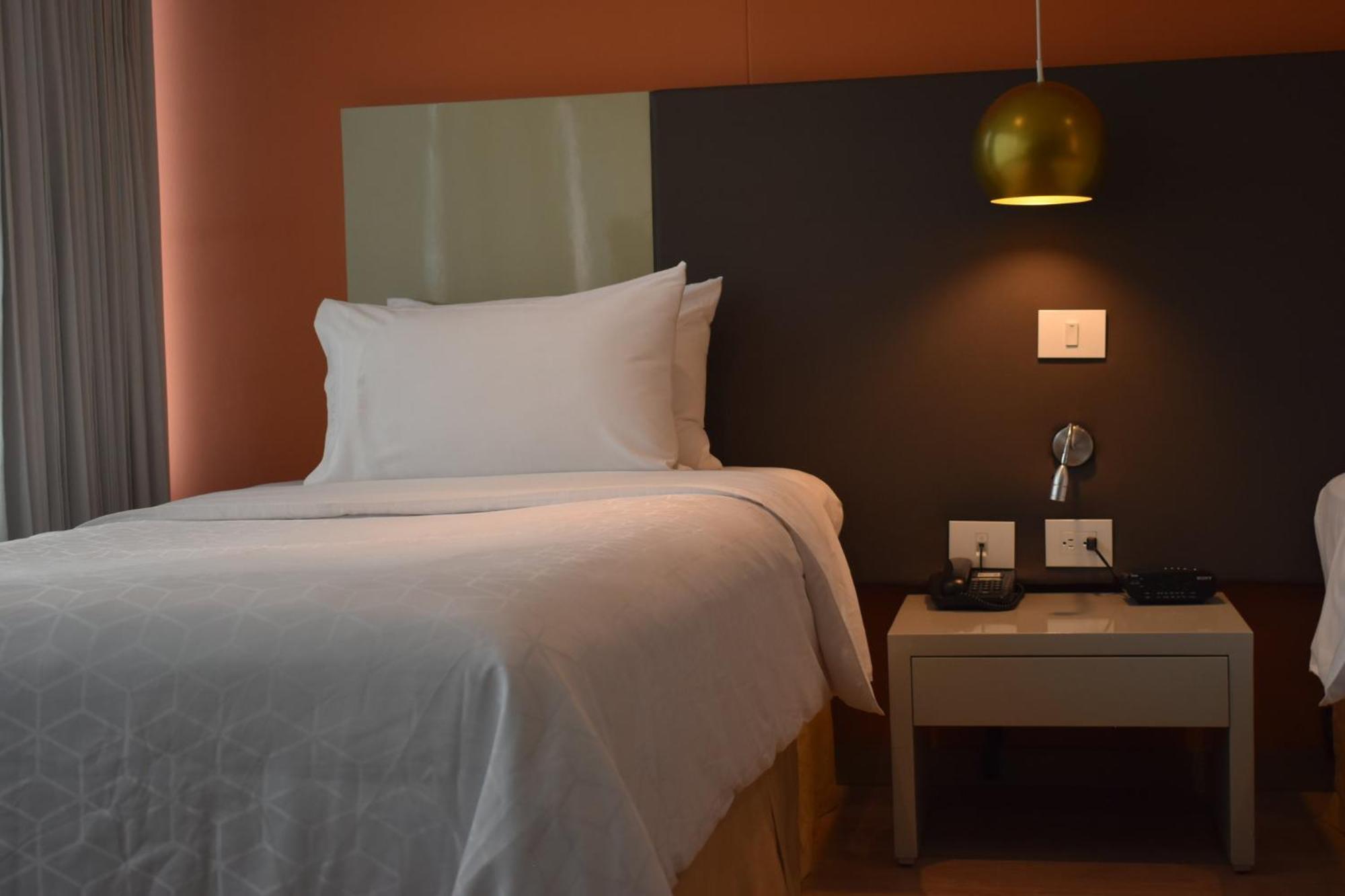 Hotel Express & By Ihg