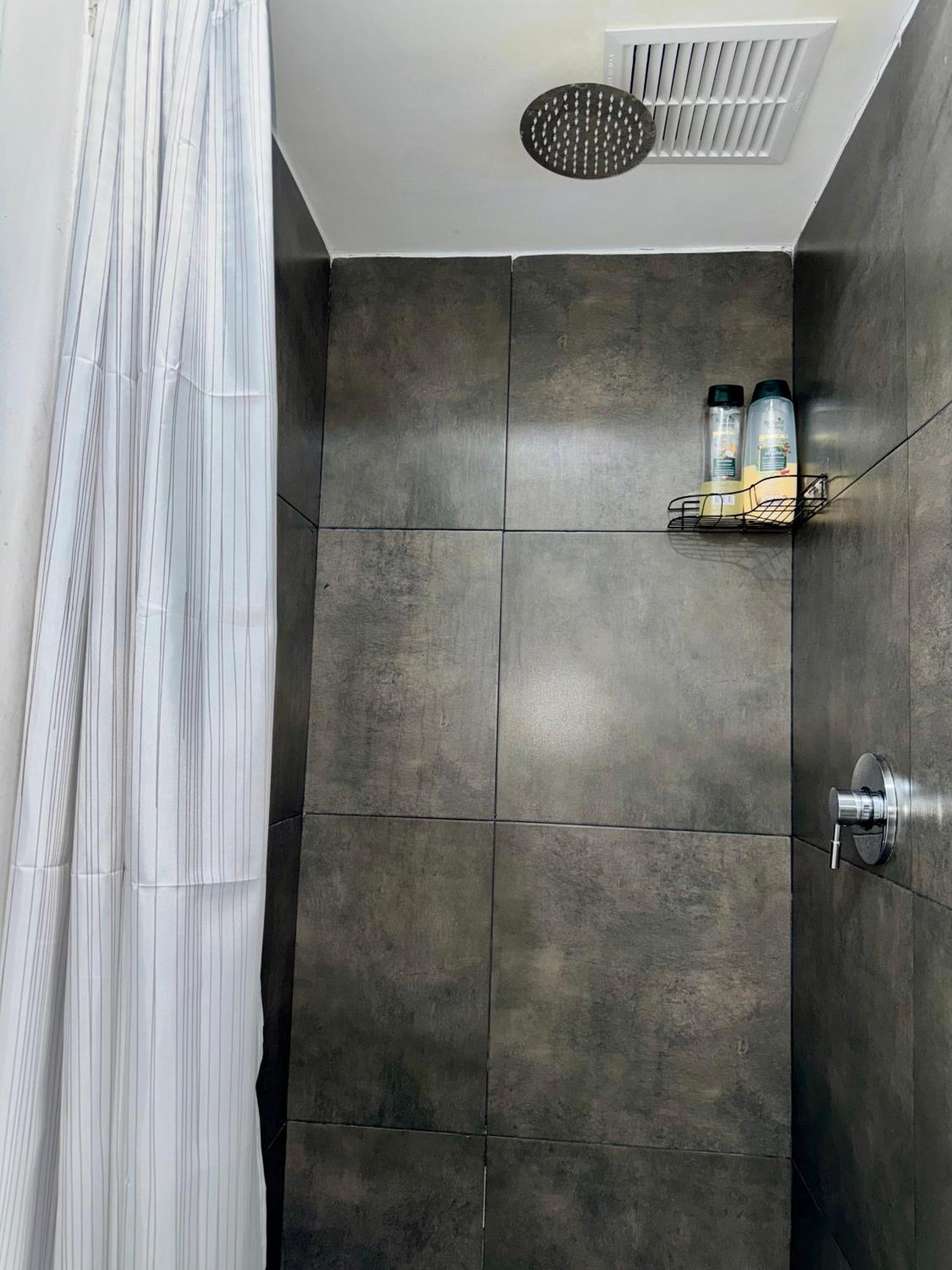 Bed & Breakfast Easyhouse Medellin