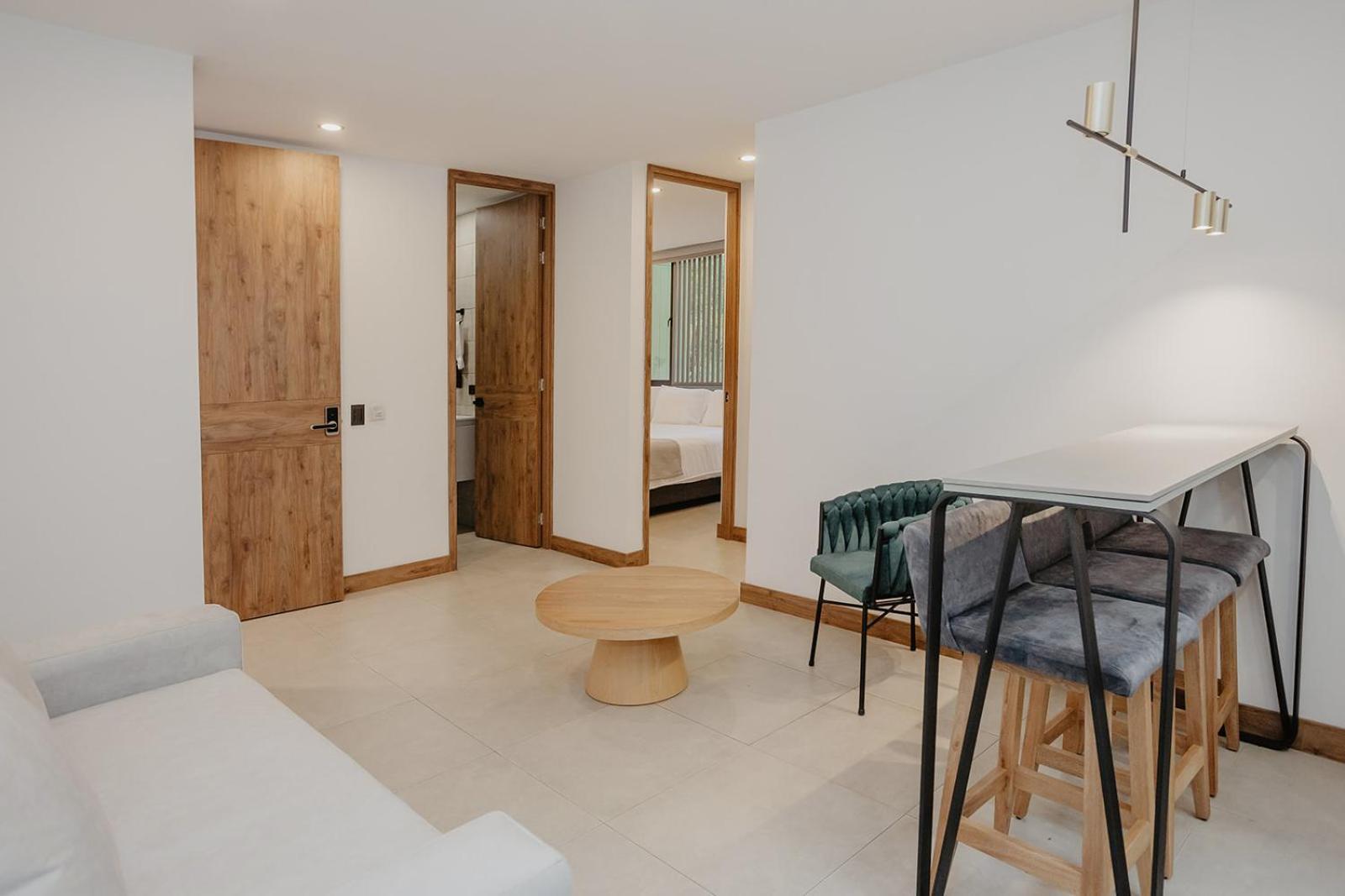 Nomadic Hotel *