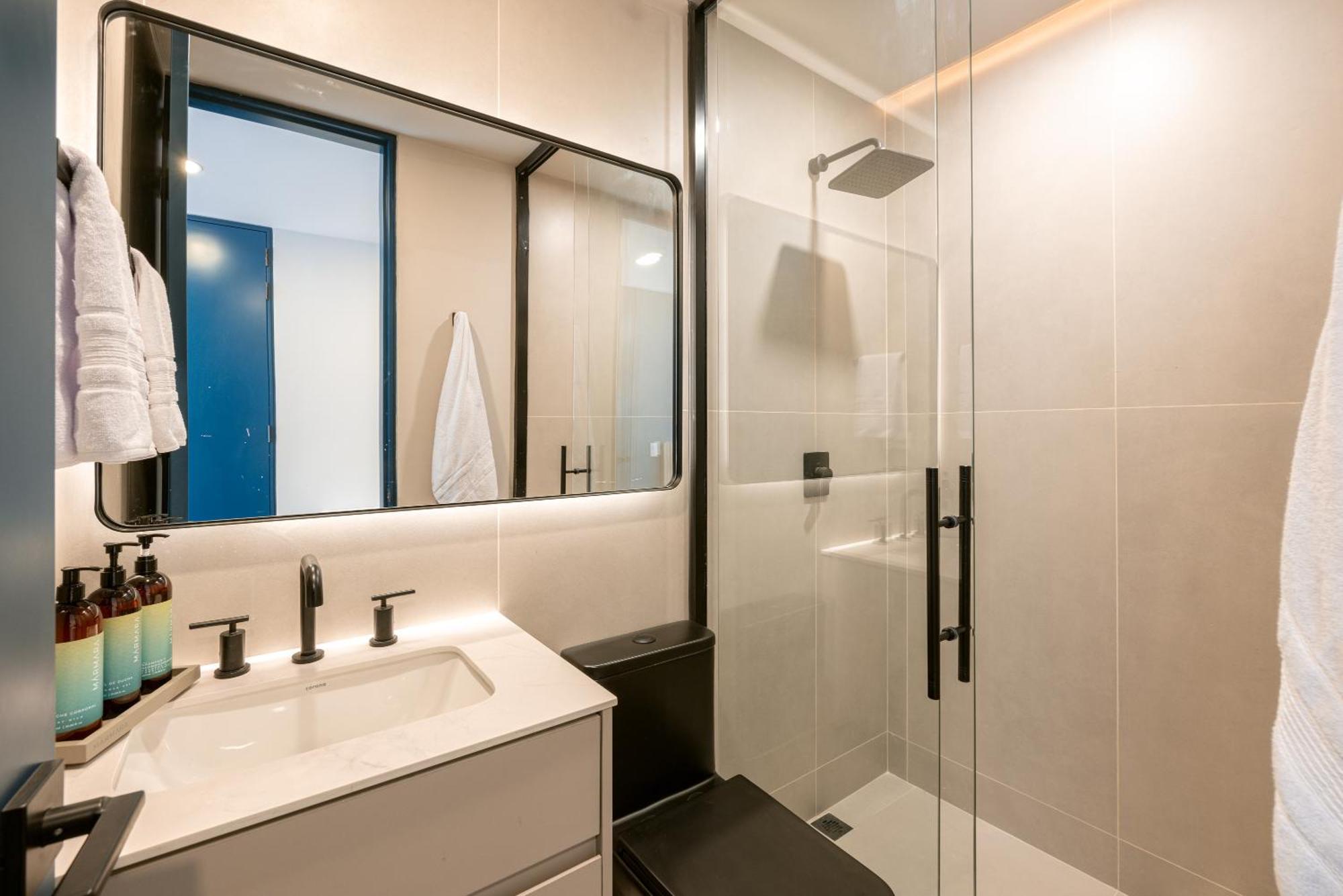 Stratasix Aparthotel