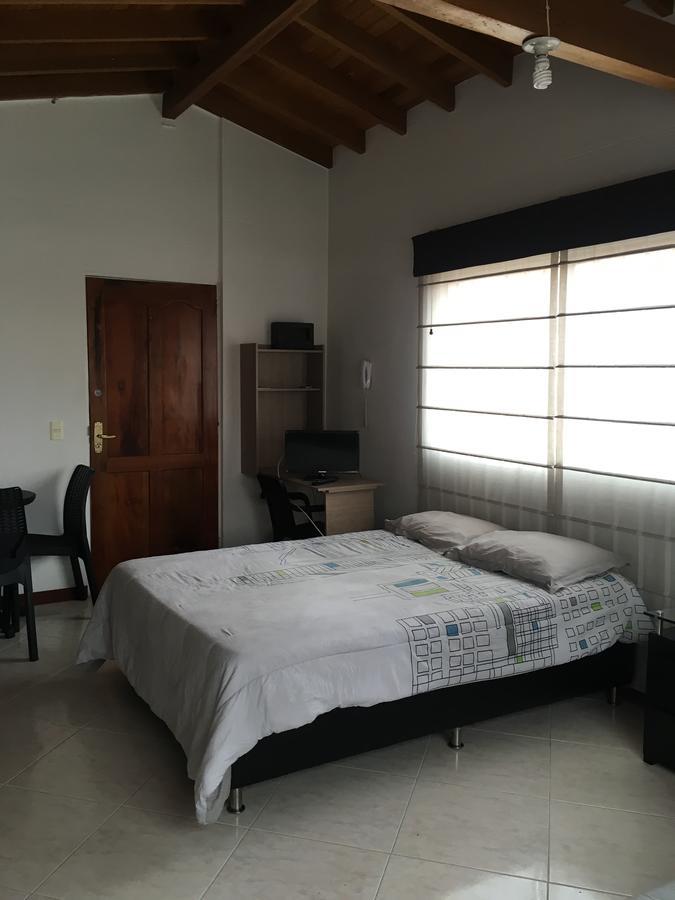 Apartaestudio La Floresta Aparthotel *