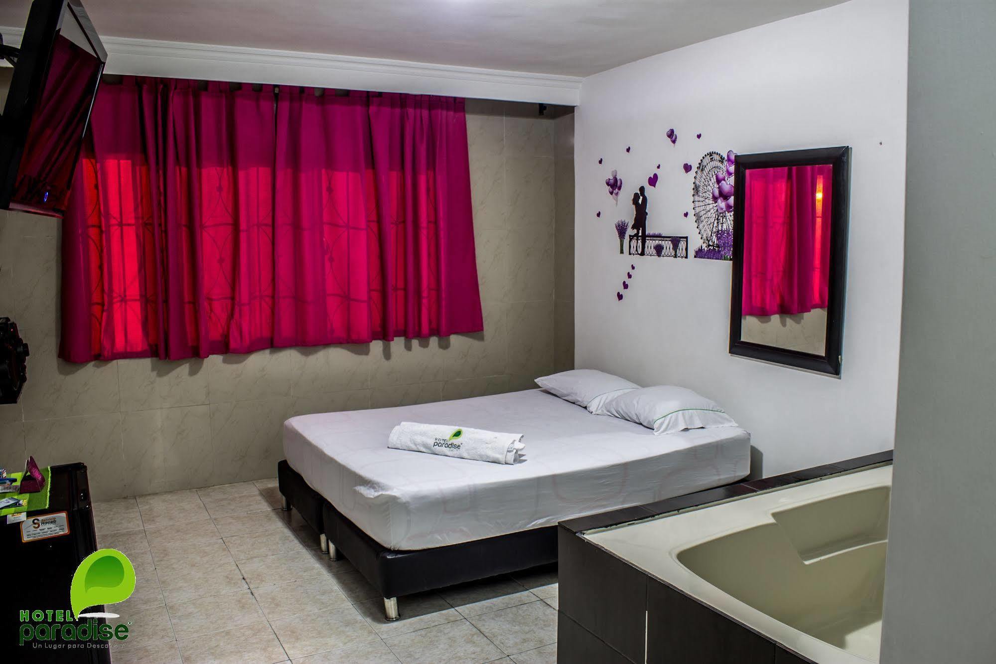 Paradise La 33 Hotel 4*