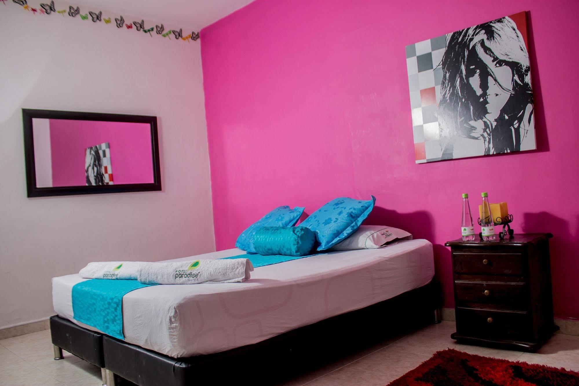 Hotel Paradise La 33
