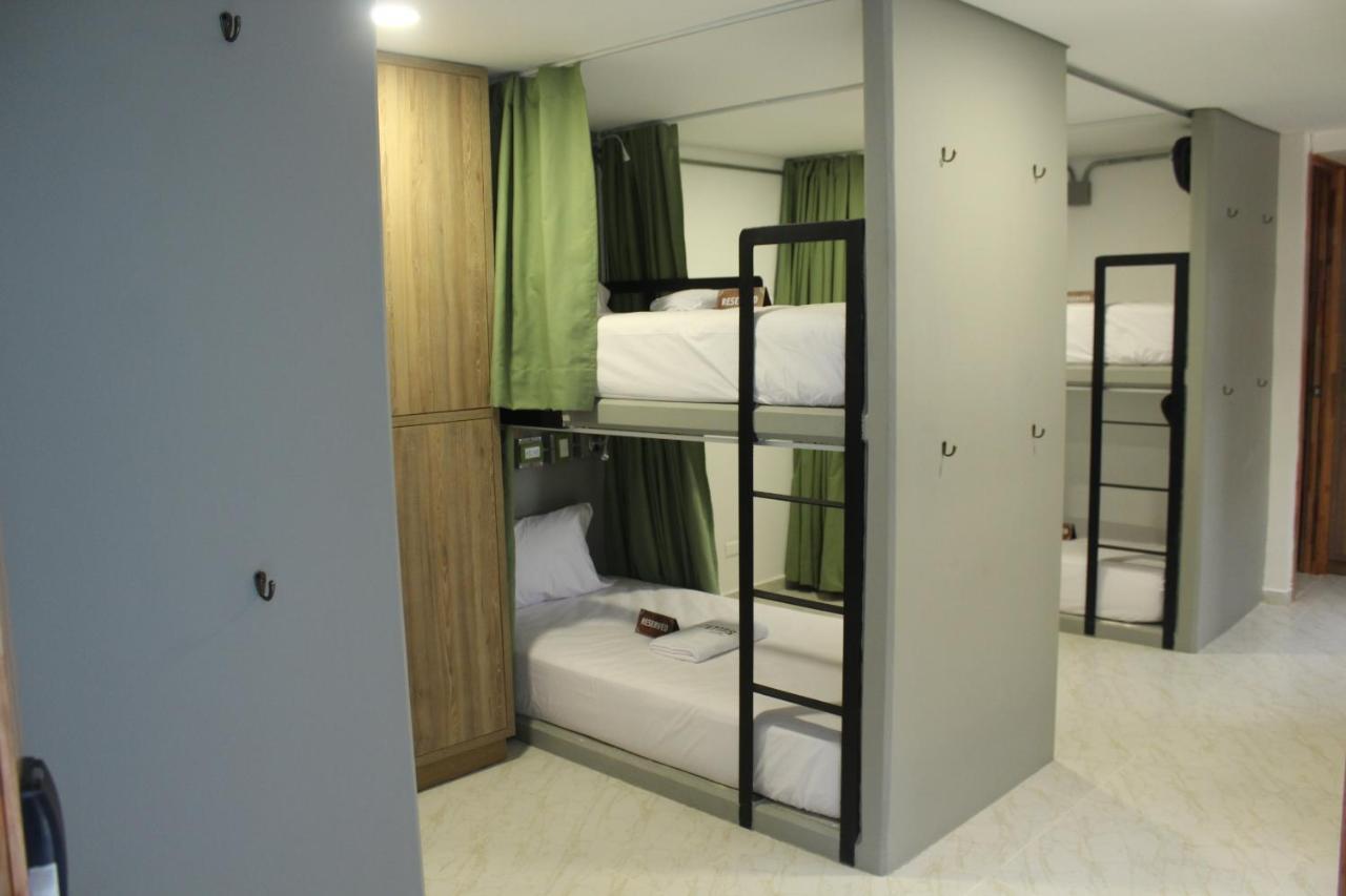 Los Patios Suites Hostel *