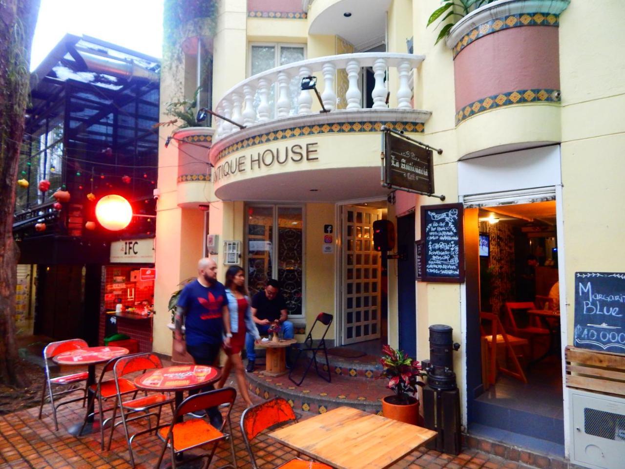 Hostel Antique House Medellin