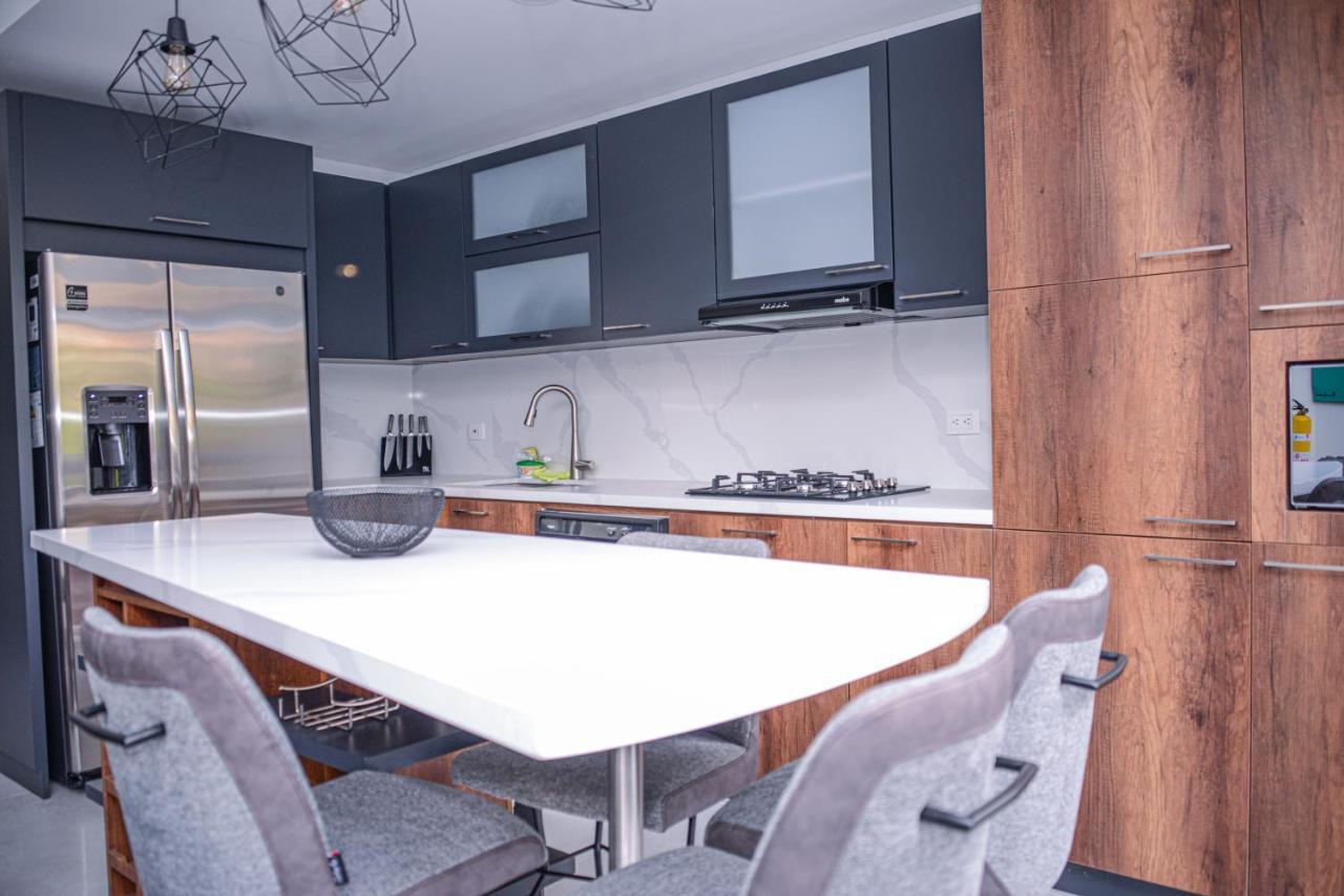 Lleras Ac Hot Tub Apartment *