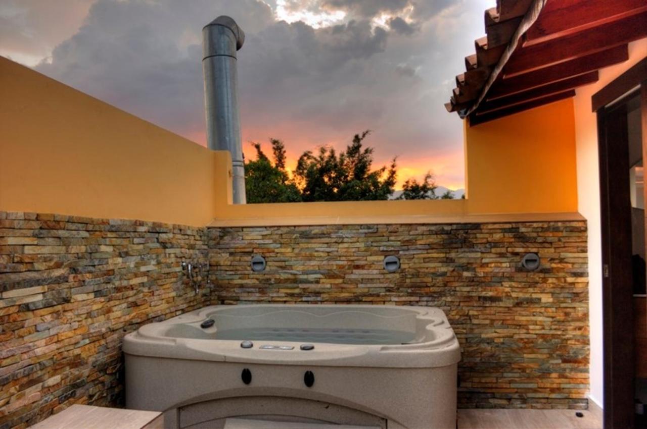 Lleras Ac Hot Tub