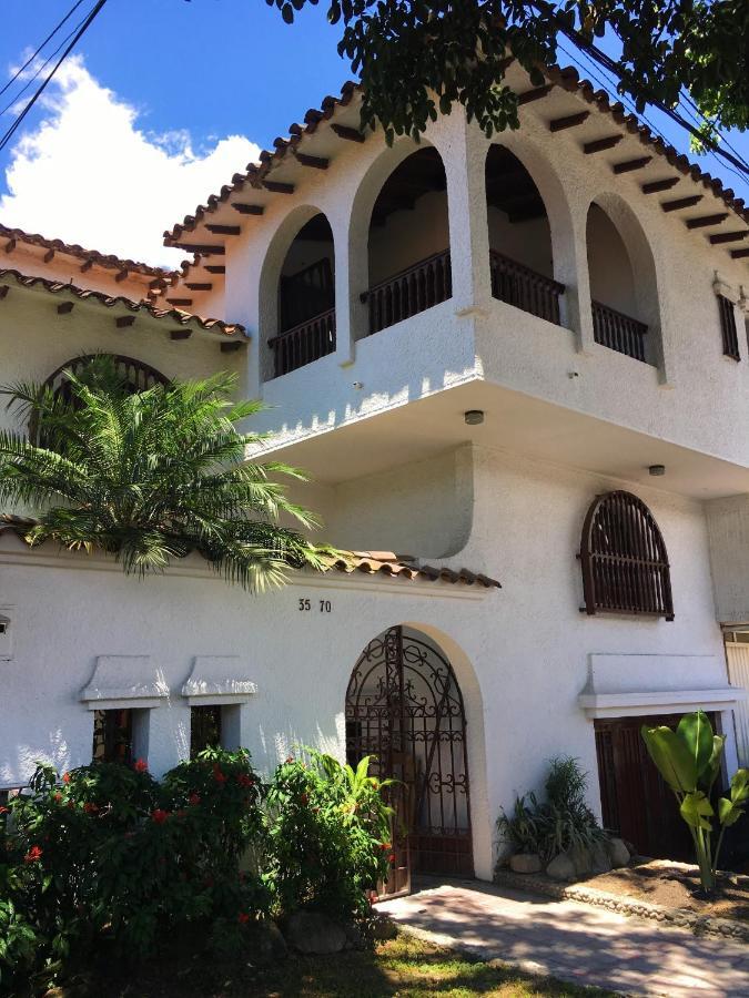 Alojamento Colonial In Laureles