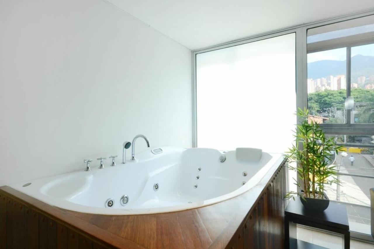 Lleras Ac Hot Tub Apartment Medellin