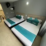 Hotel 12 Nights