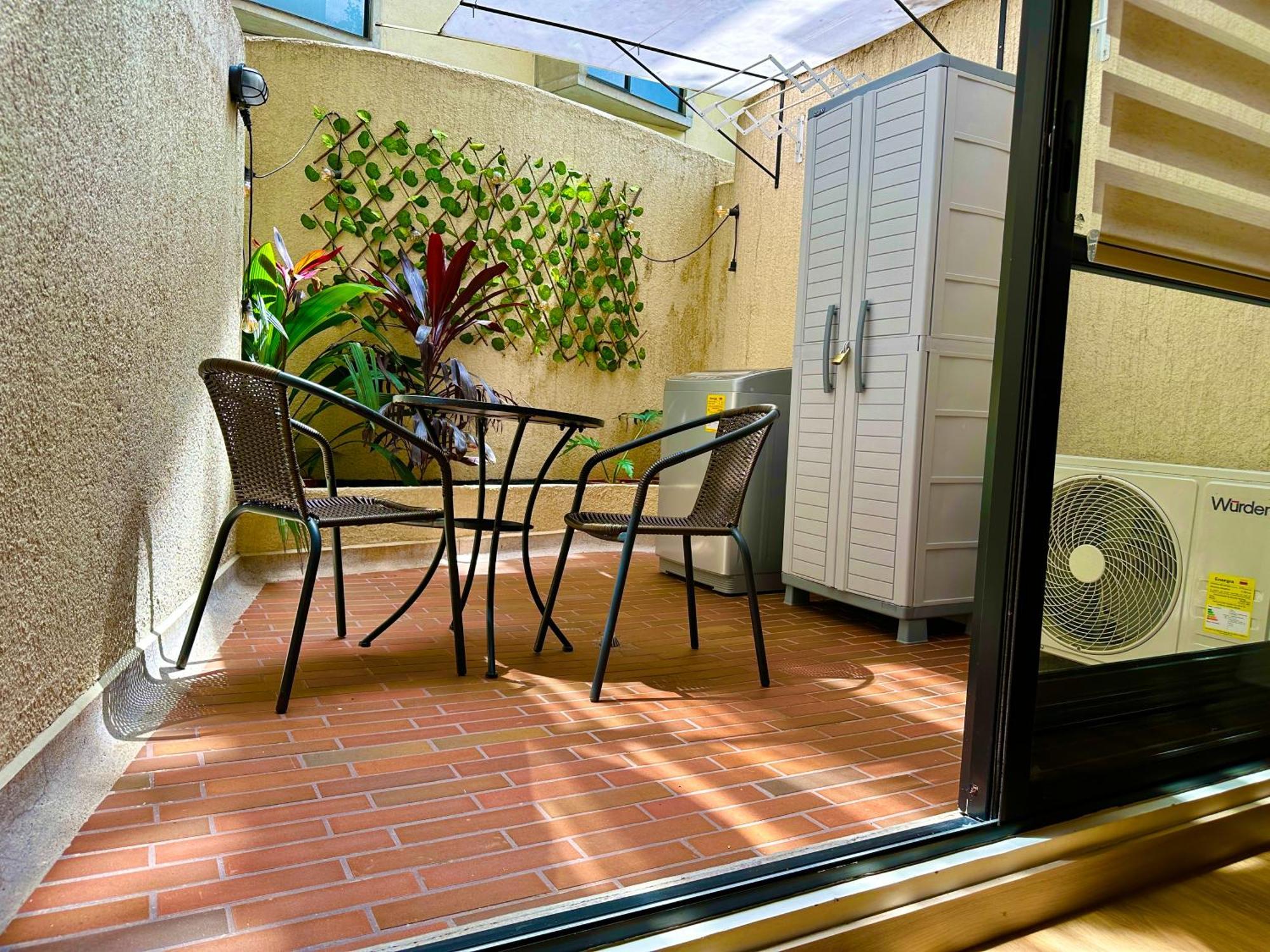 Apartment Prime Laureles Location With Air Conditioning