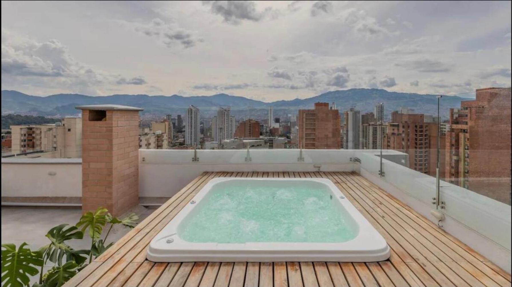 Loft Luminoso Y Moderno Con Excelentes Vistas Medellin