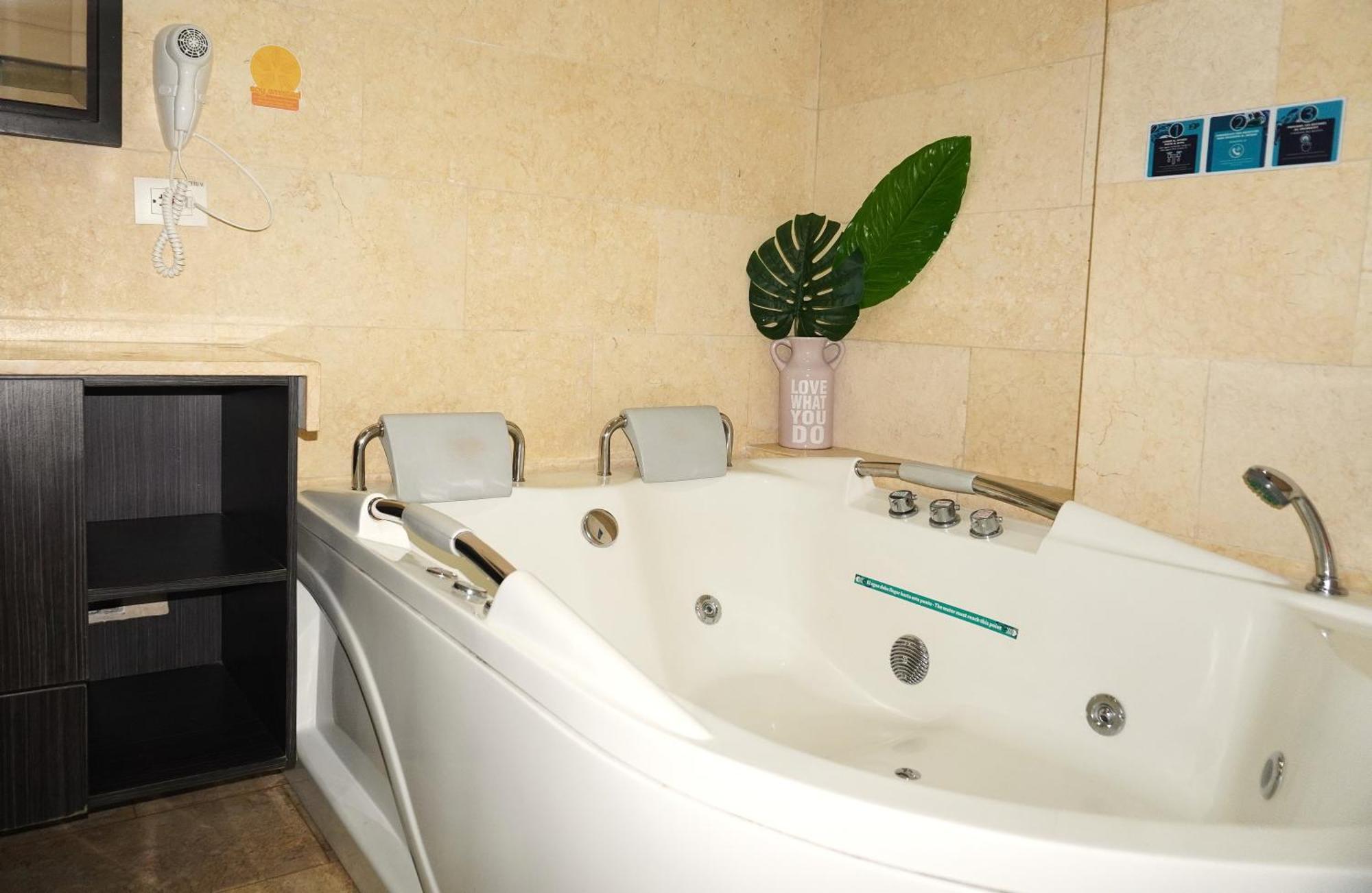 Bolivariana Plaza 5* Medellín