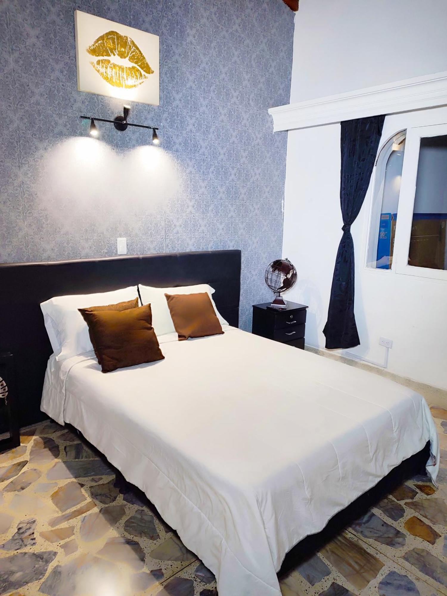Luxury At Poblado 6 Bdrm Epic Manor