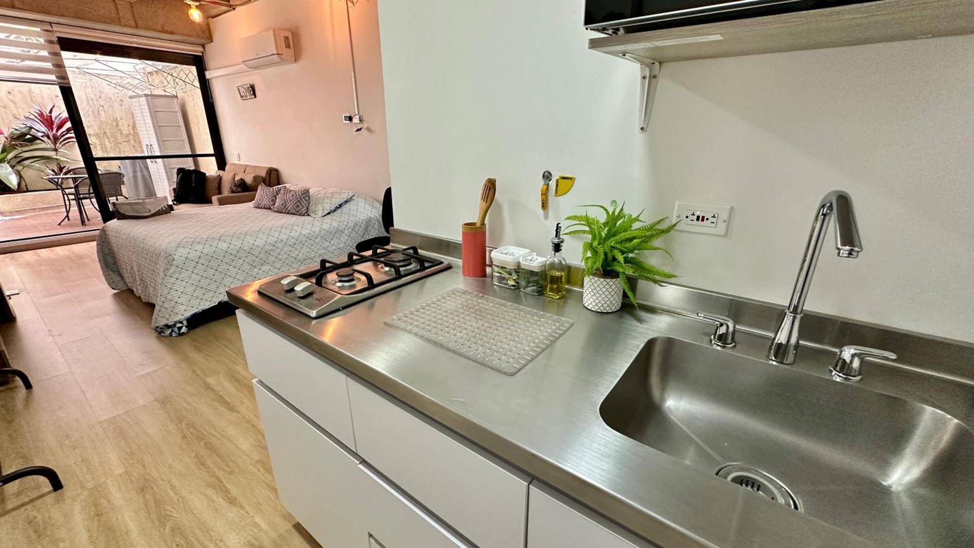 Apartment Prime Laureles Location With Air Conditioning