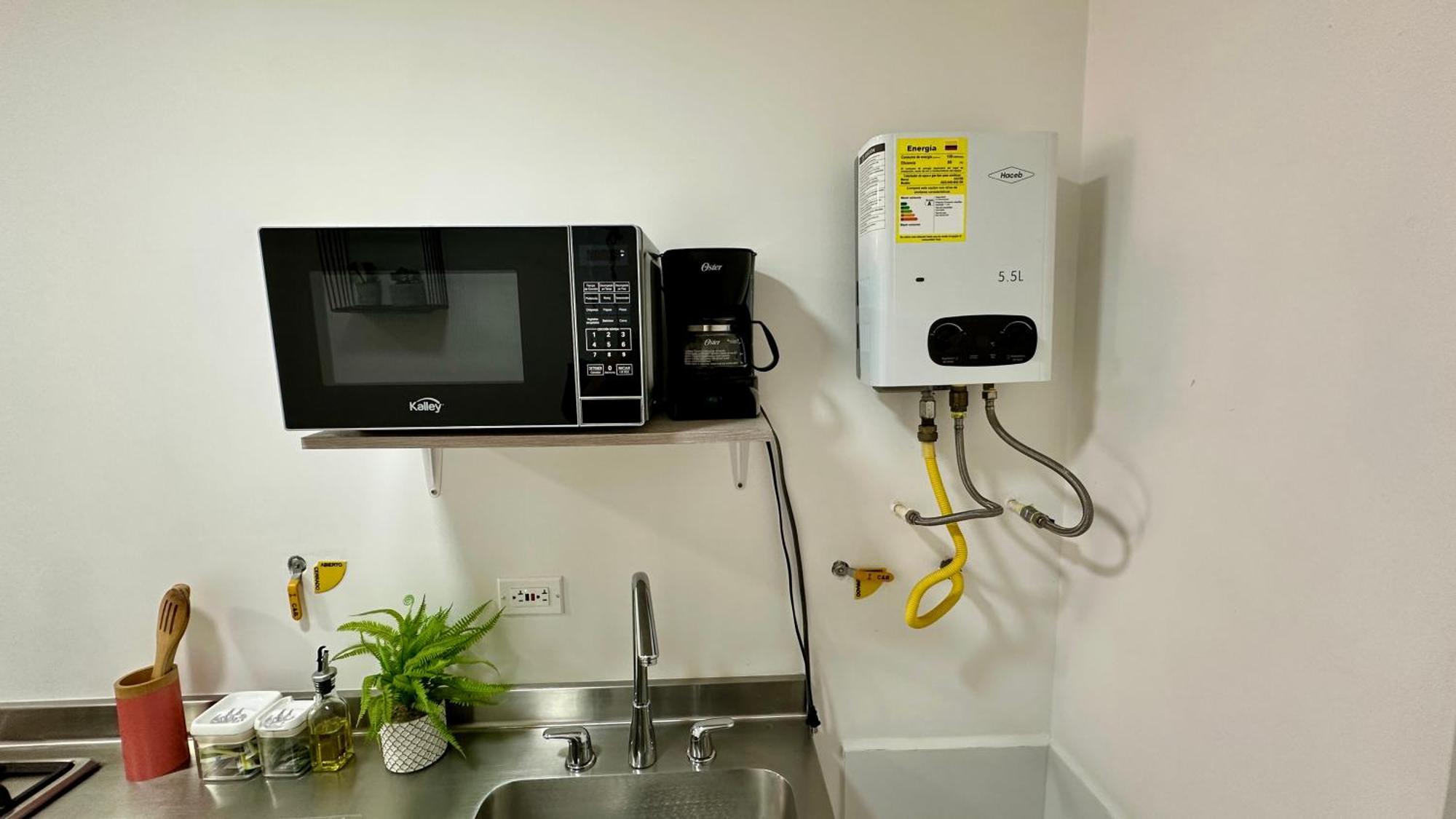 Apartment Prime Laureles Location With Air Conditioning *