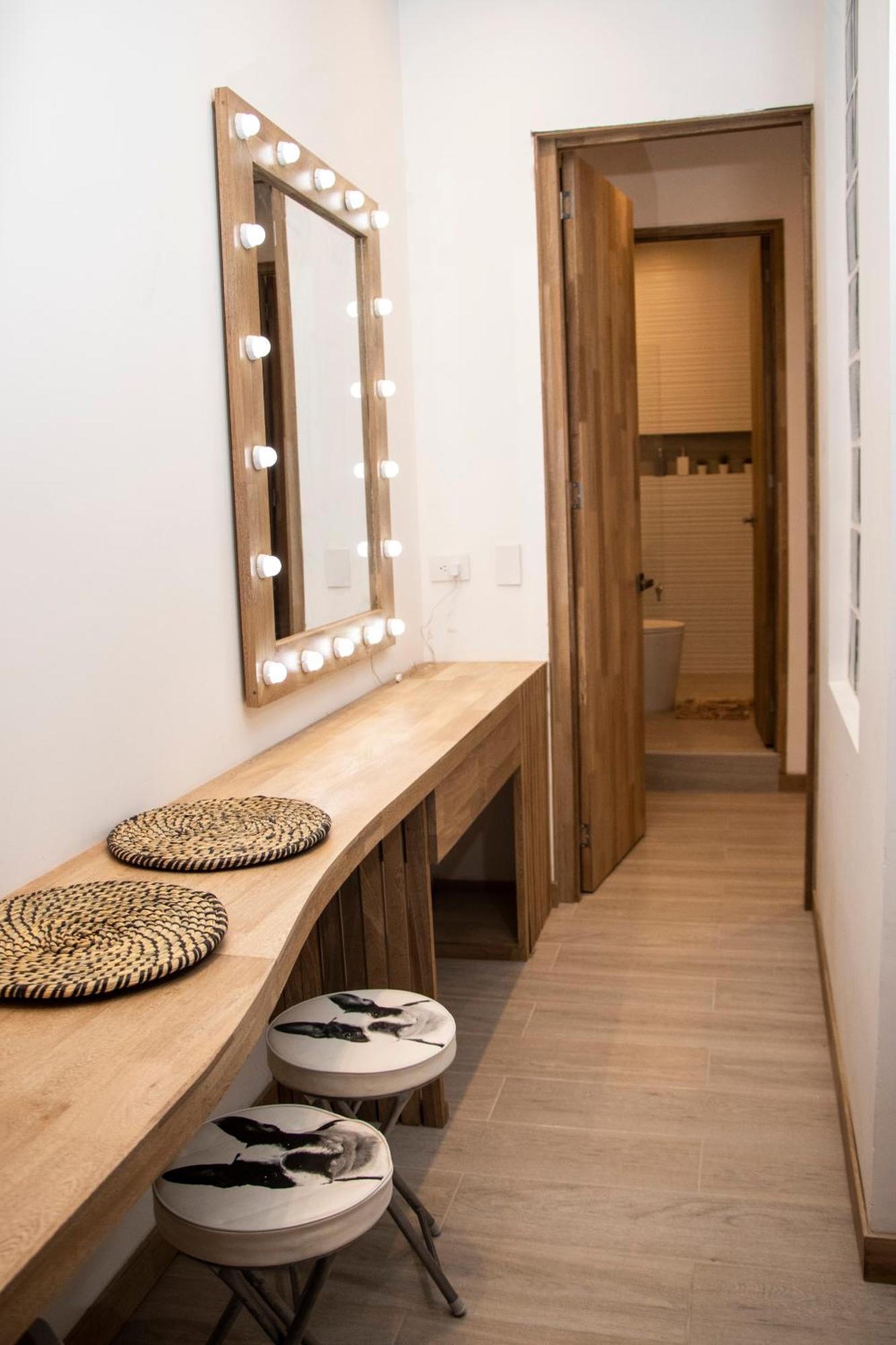 Apartment Zenia 70 Living & *