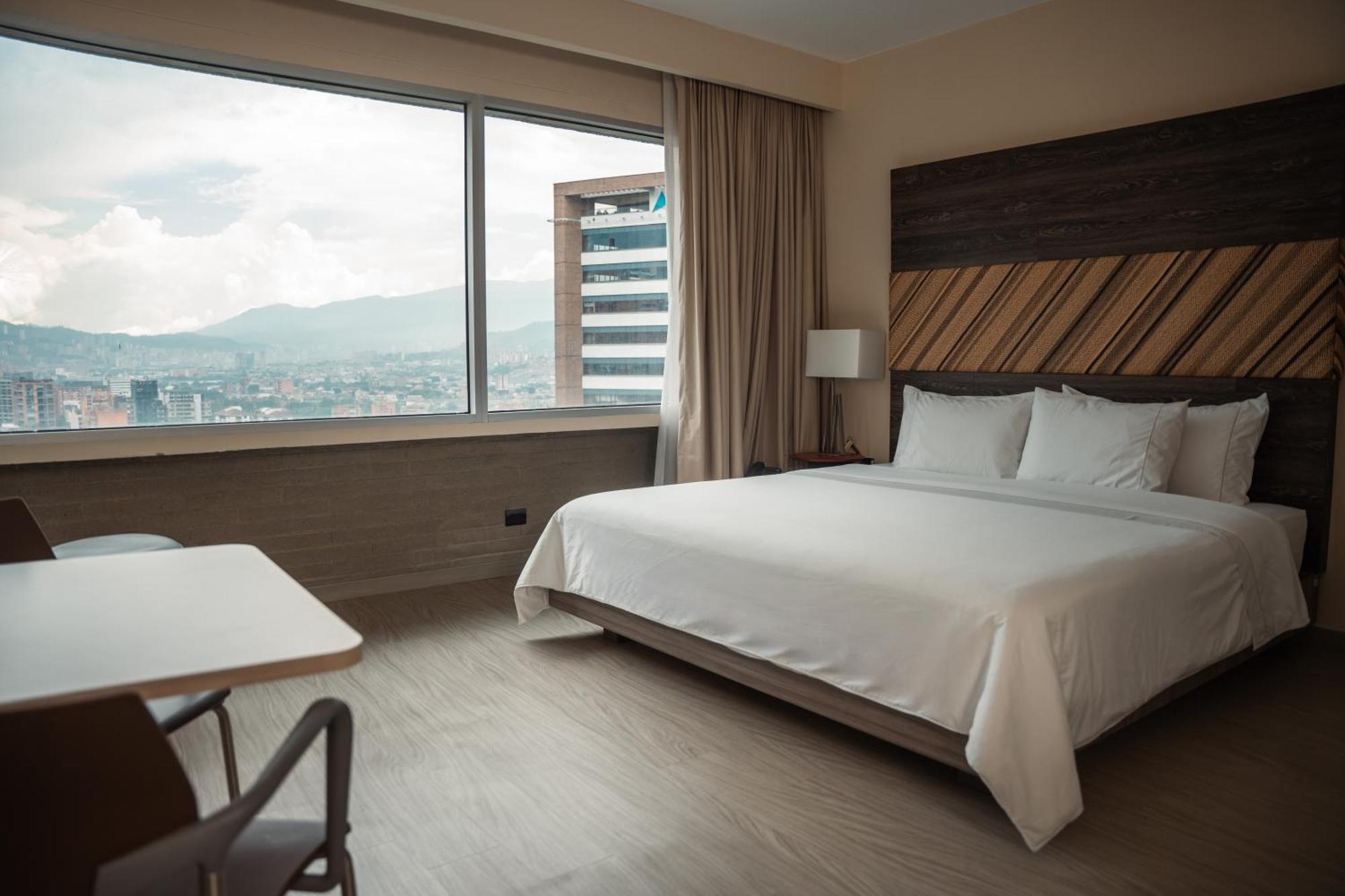 V Grand Hotel, A Member Of Radisson Individuals 4*