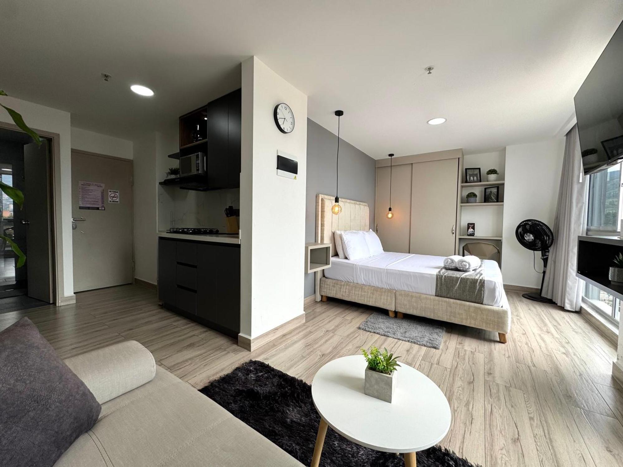 Torre Zurich Luxury * Medellín