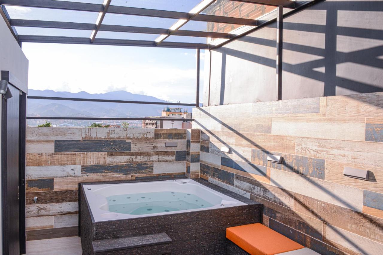 Lleras Ac Hot Tub Medellin