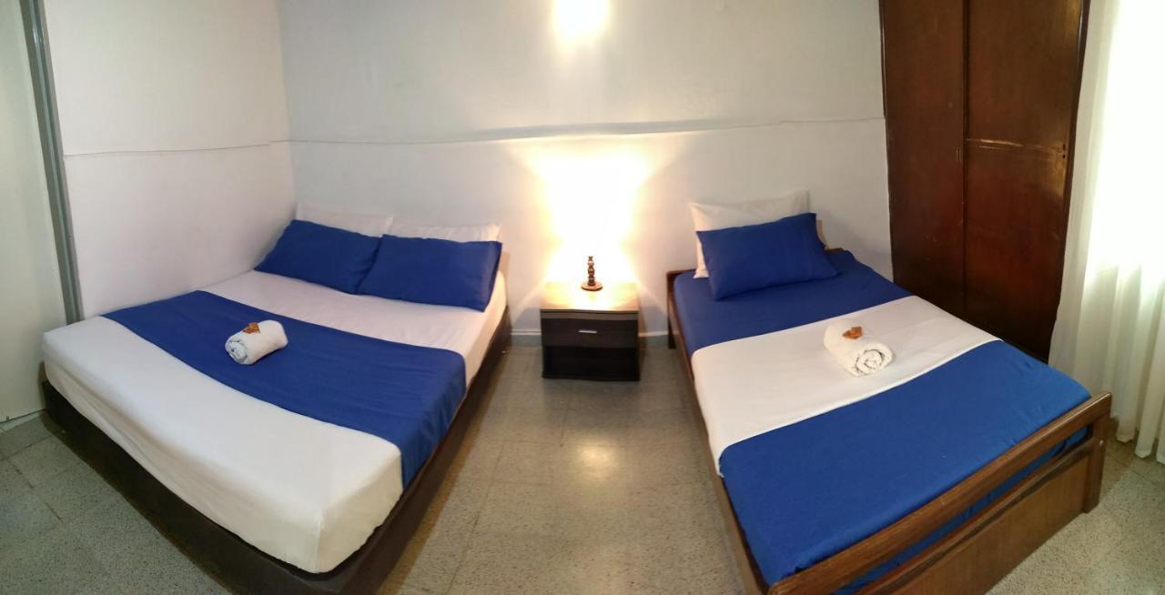 Yellow House Hostel *